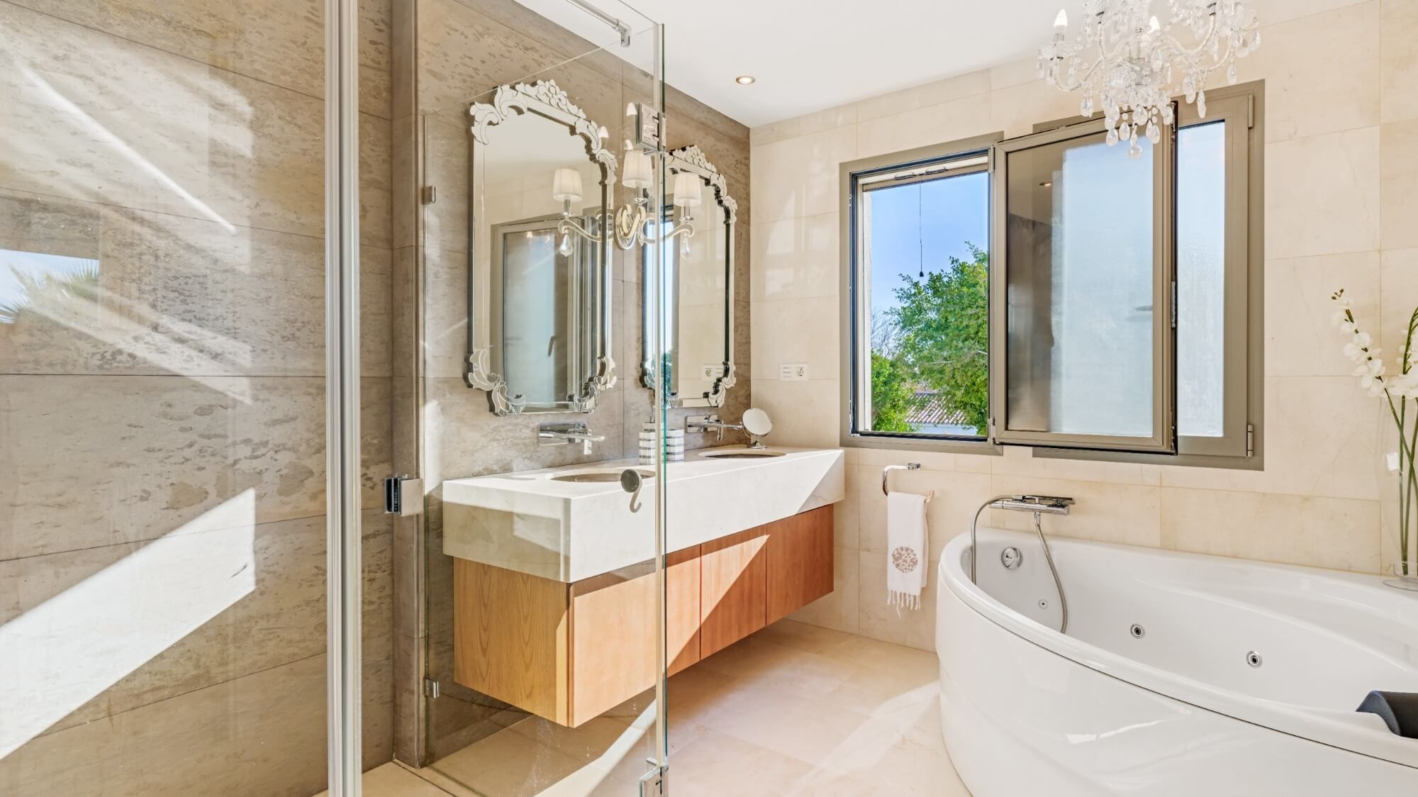 Exquisite Residenz: Luxusvilla in La Cerquilla, Nueva Andalucia