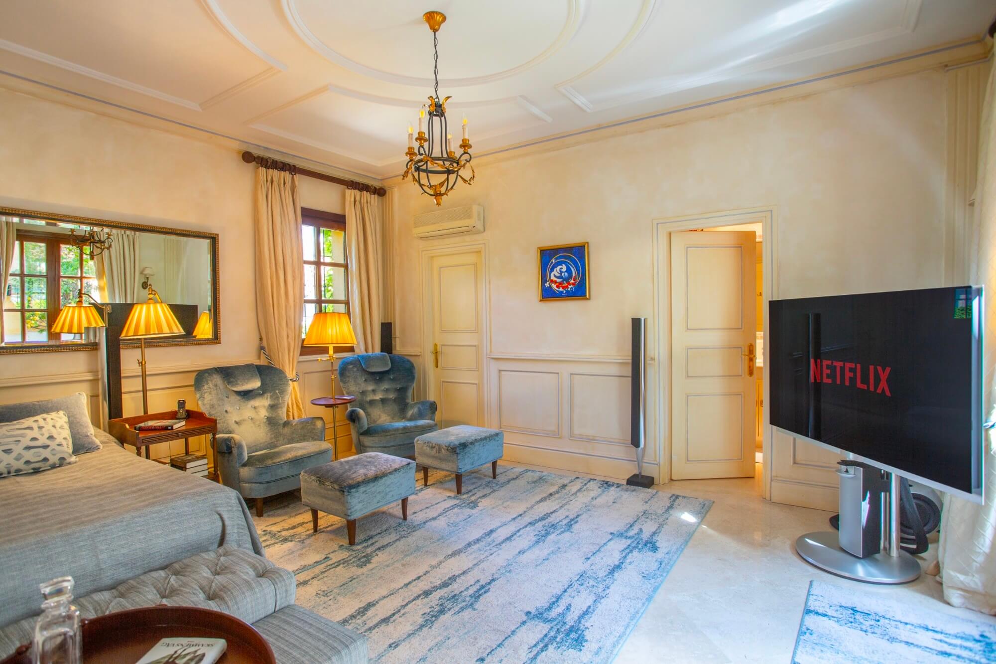 Vereda del Golf Jewel: Premium Beachfront Villa in East Marbella