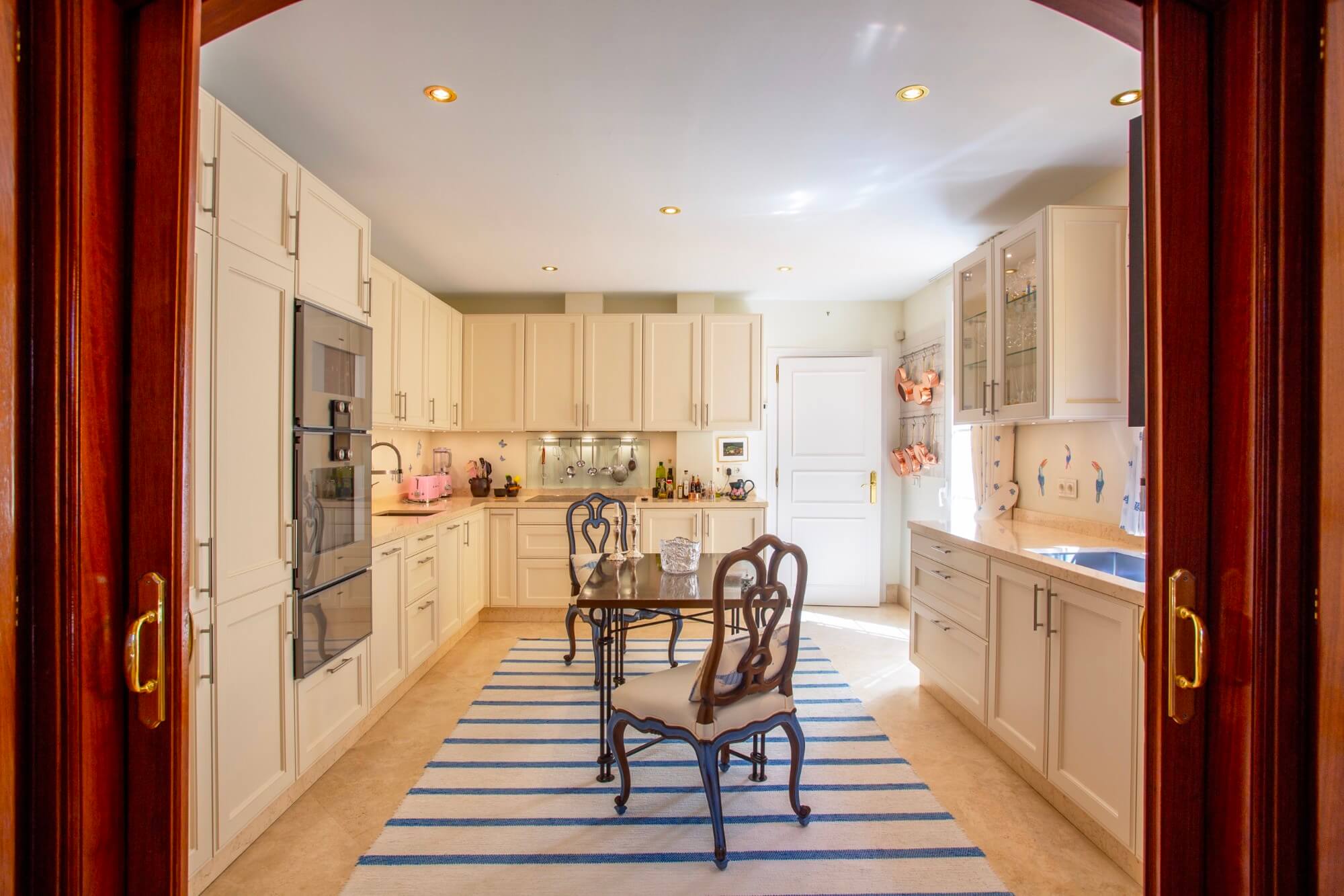 Vereda del Golf Jewel: Premium Beachfront Villa in East Marbella