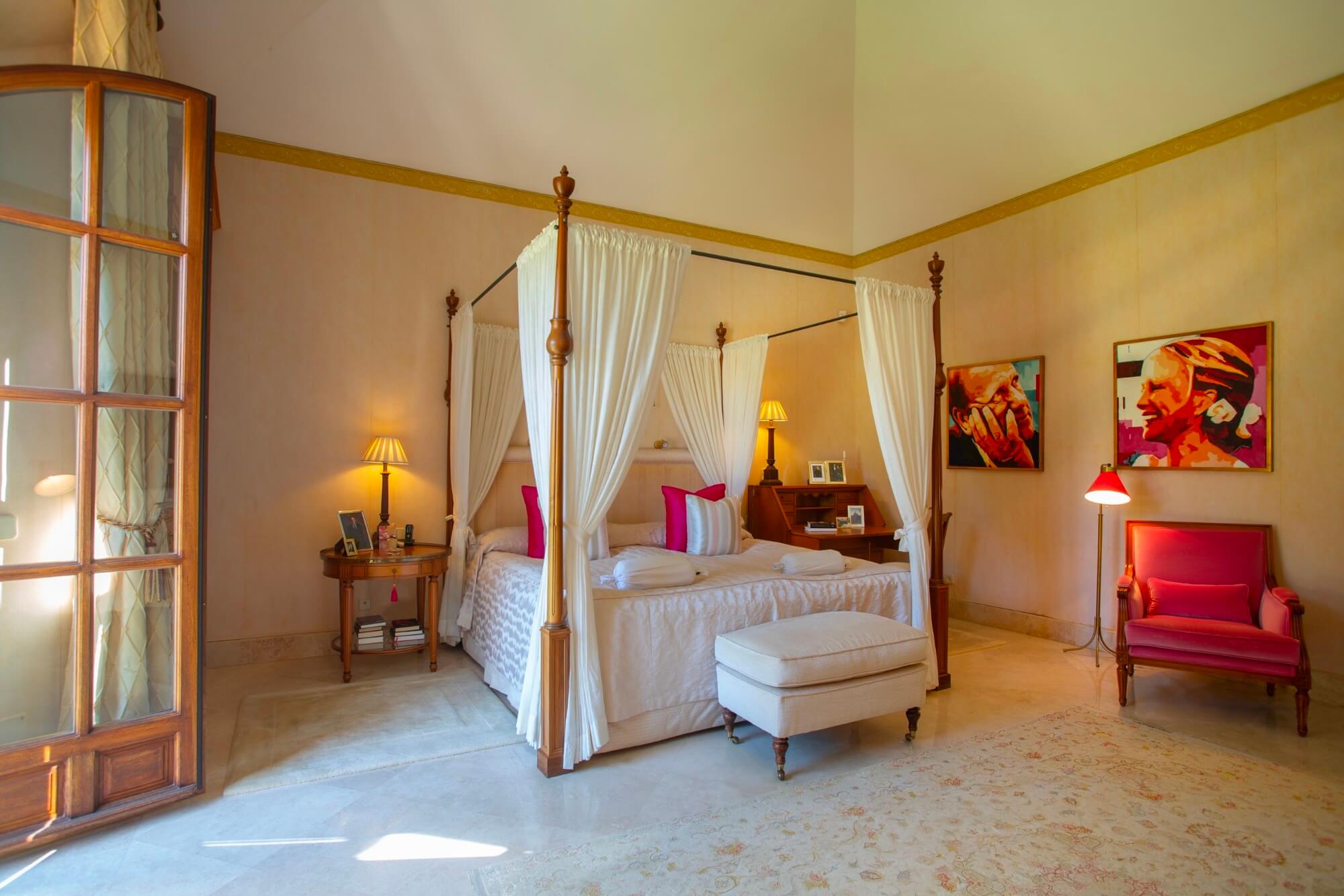 Vereda del Golf Jewel: Premium Beachfront Villa in East Marbella