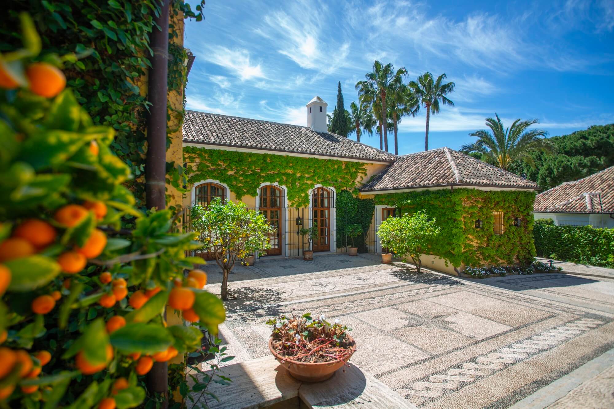 Vereda del Golf Jewel: Premium Beachfront Villa in East Marbella