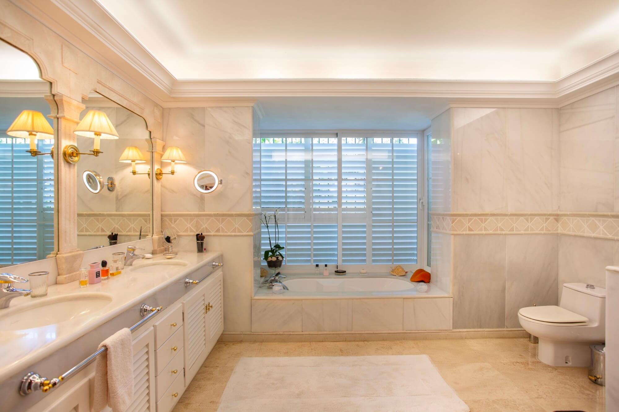 Vereda del Golf Jewel: Premium Beachfront Villa in East Marbella