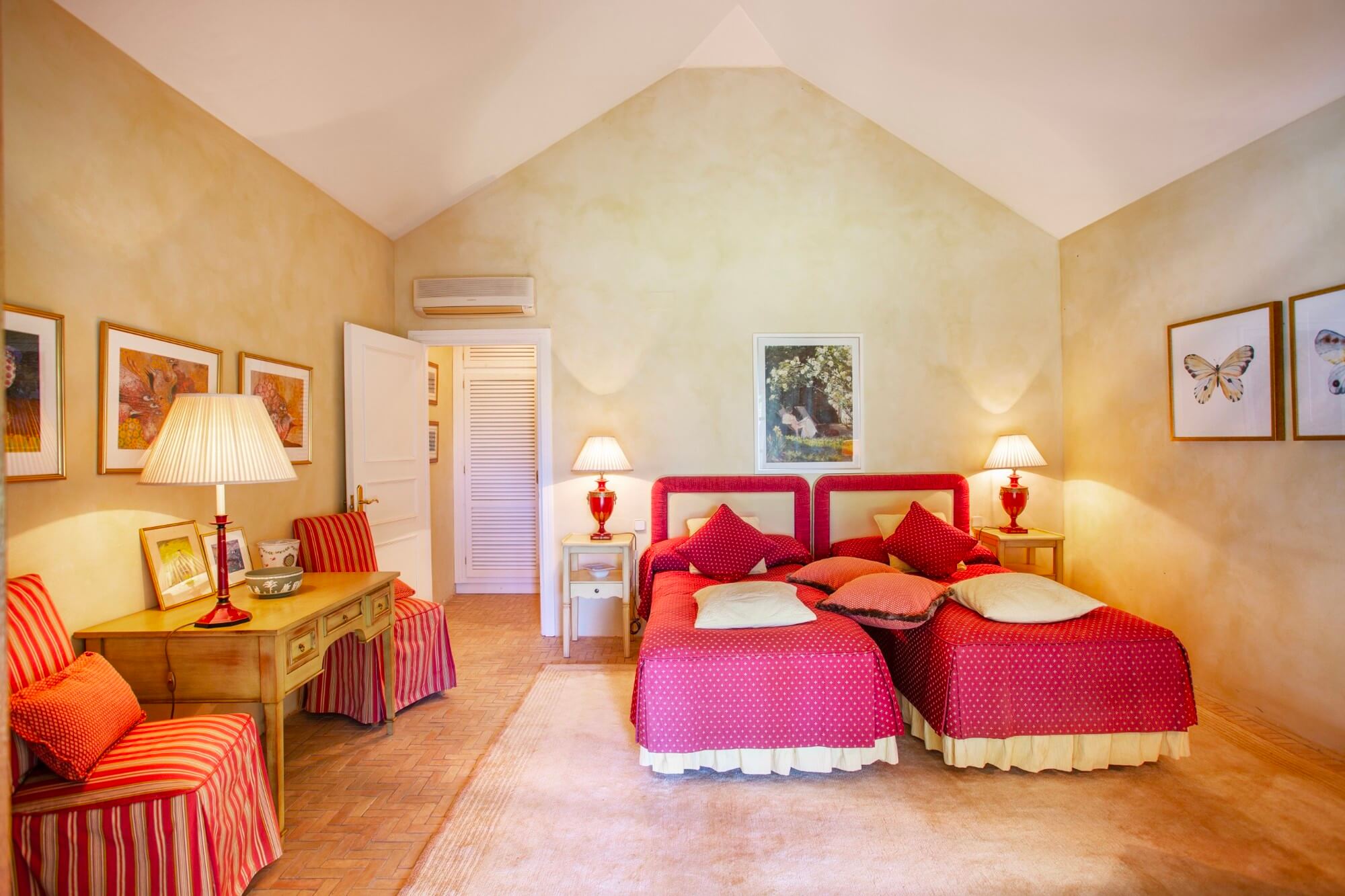 Vereda del Golf Jewel: Premium Beachfront Villa in East Marbella