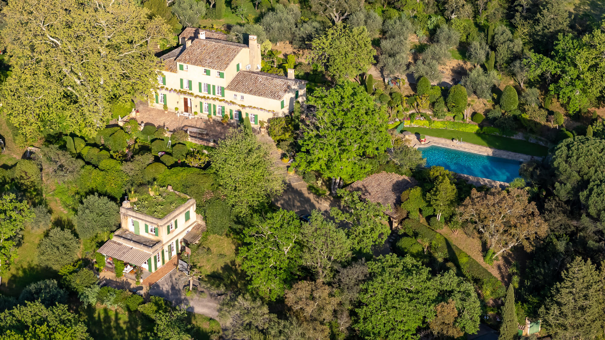 Stone house with pool for sale in Gordes