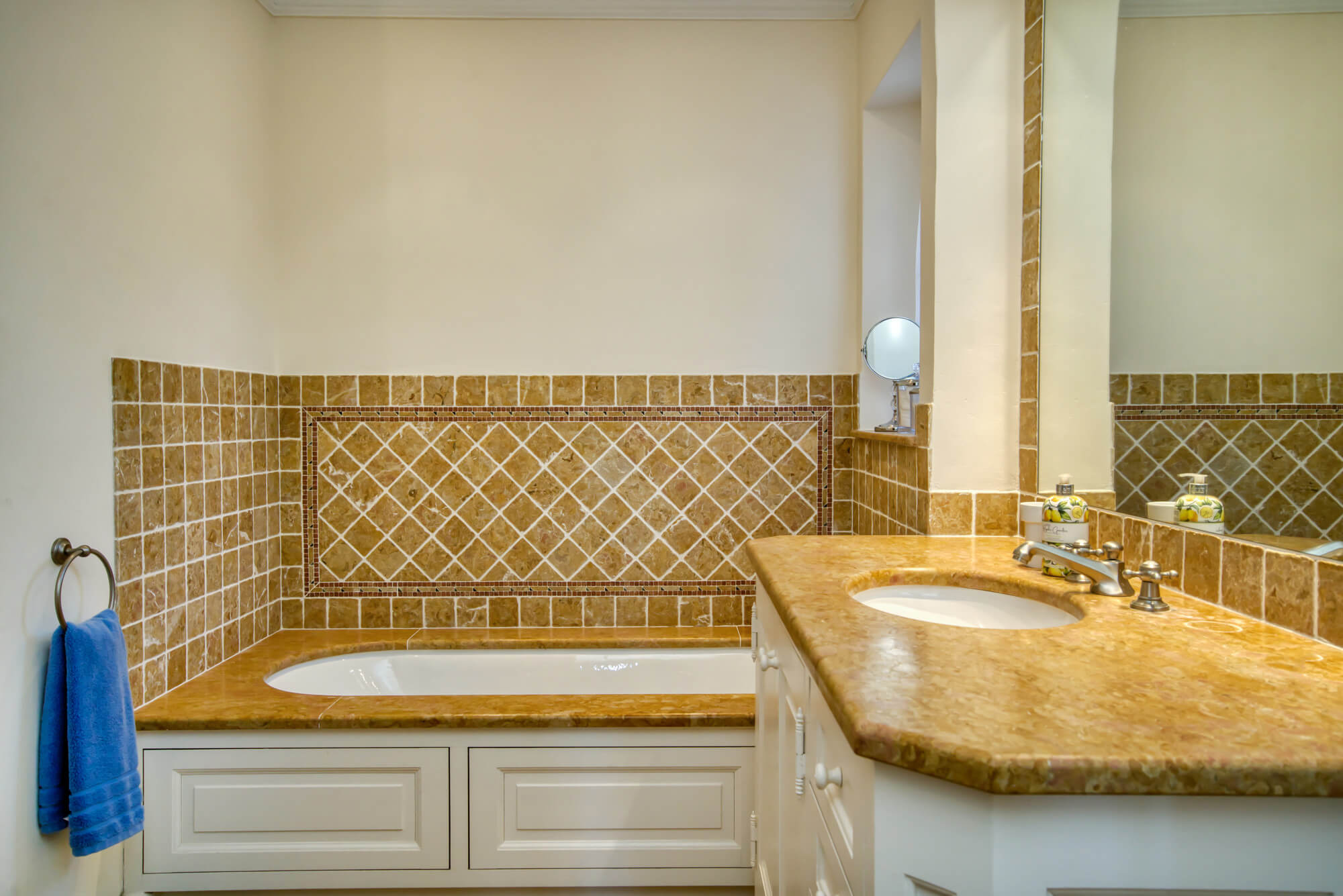 Stone house with pool for sale in Gordes