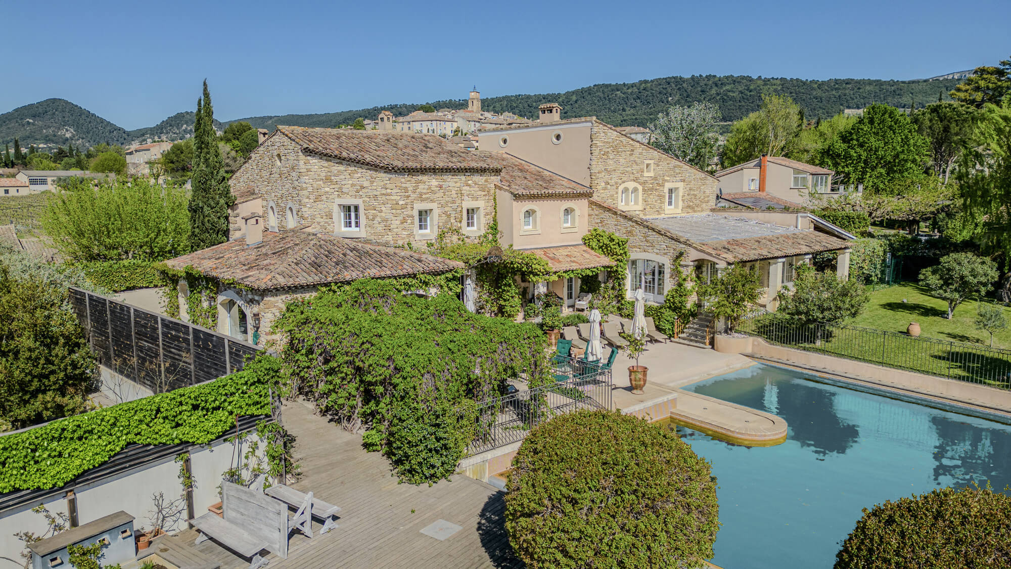 Exklusive Steinresidenz mit Pool zum Verkauf in Sablet