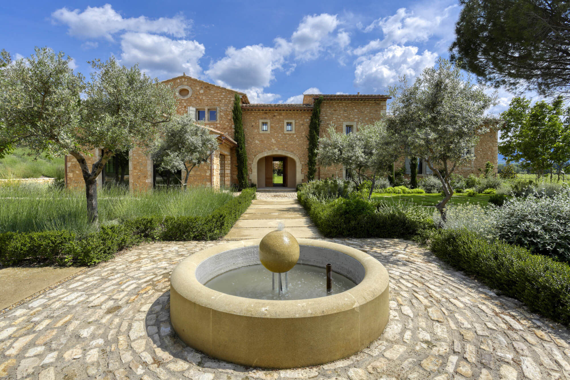 Außergewöhnliches Anwesen, vollständig renoviert im Jahr 2023, zum Verkauf in Bonnieux