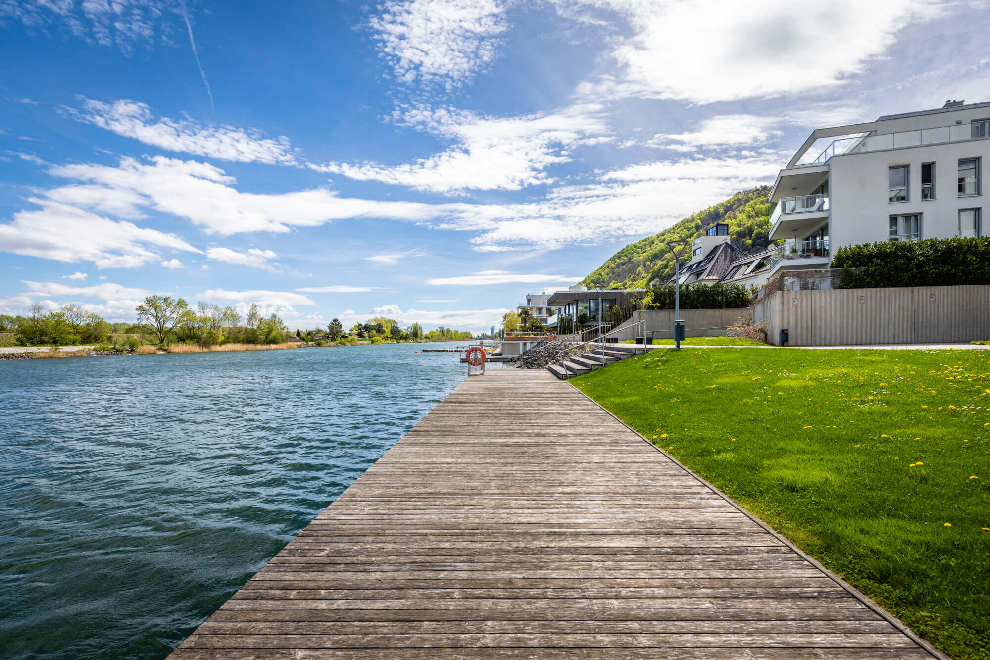 Exclusive living right on the water