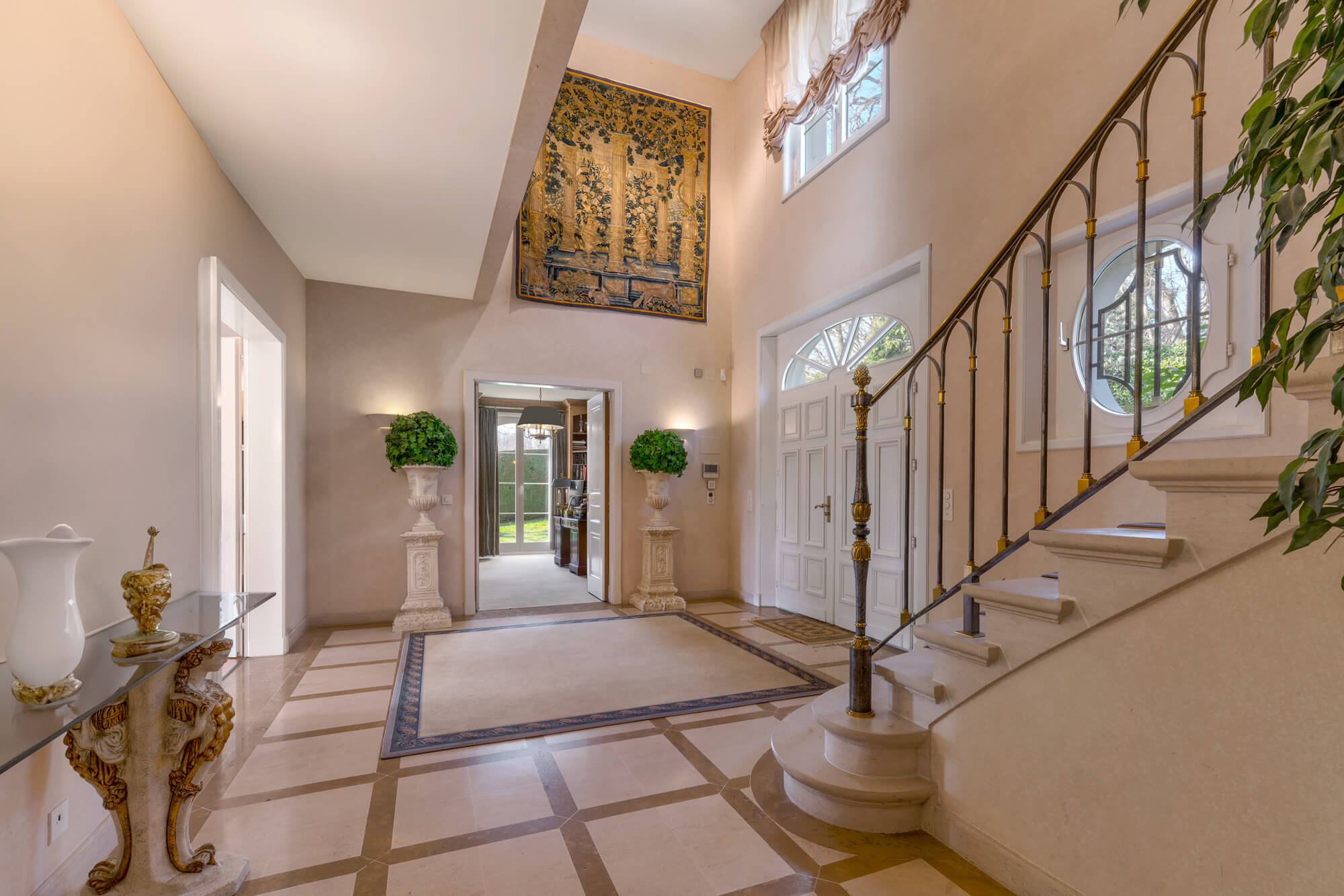 Elegant Manor with Pool and Panoramic Views in Chailly