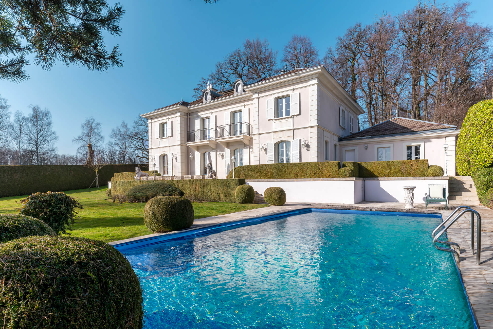 Elegant Manor with Pool and Panoramic Views in Chailly