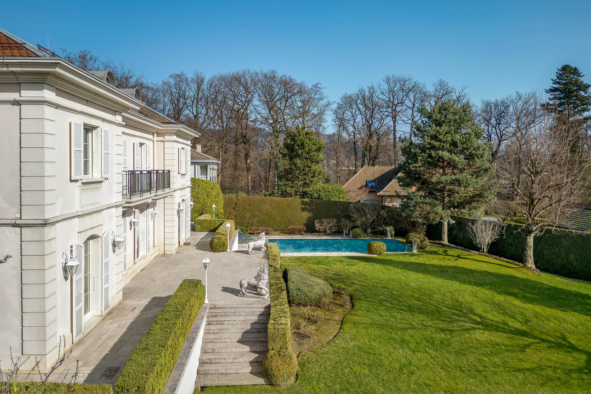 Elegant Manor with Pool and Panoramic Views in Chailly