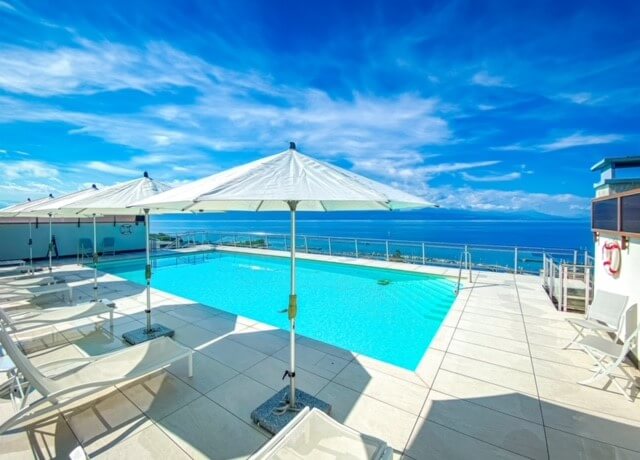 Luxuriöse 265 m² Wohnung mit Panoramablick und privatem Pool