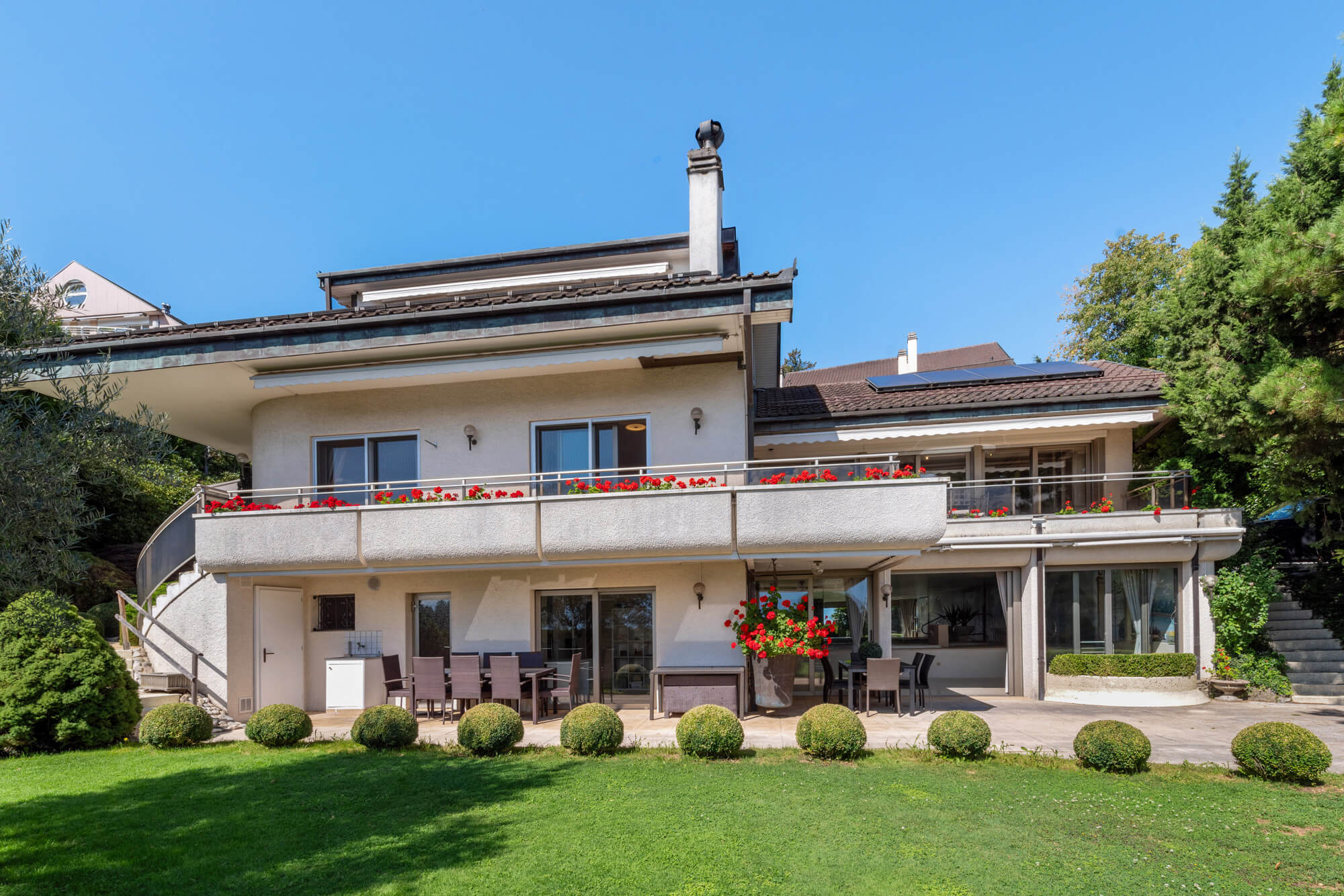 Luxuriöse Villa mit herrlichem Ausblick und Innenpool