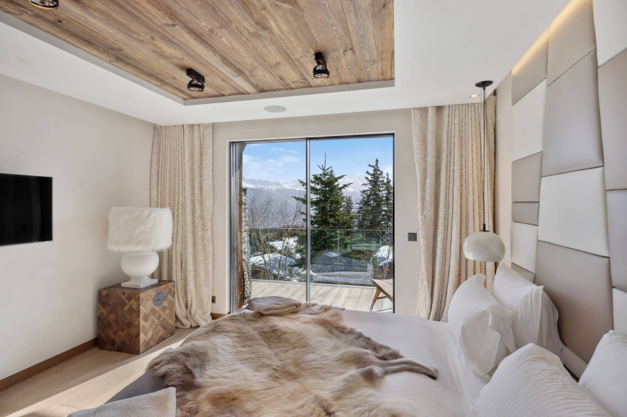 Exquisite chalet in an exclusive location in Plans-Mayens, Crans-Montana