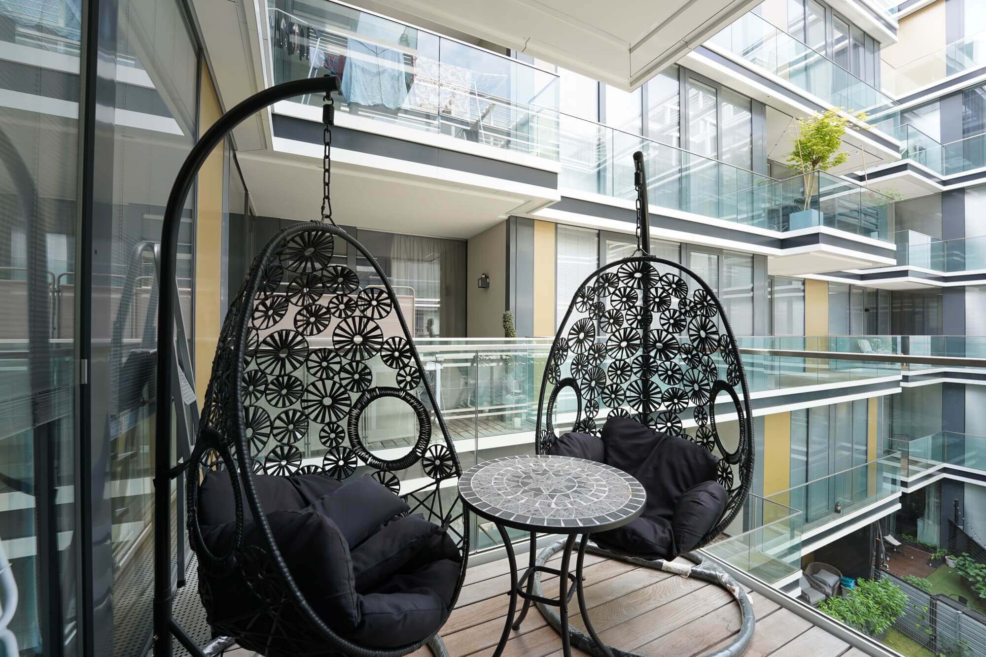 Beautiful flat in quiet courtyard location - near the popular Rochusmarket