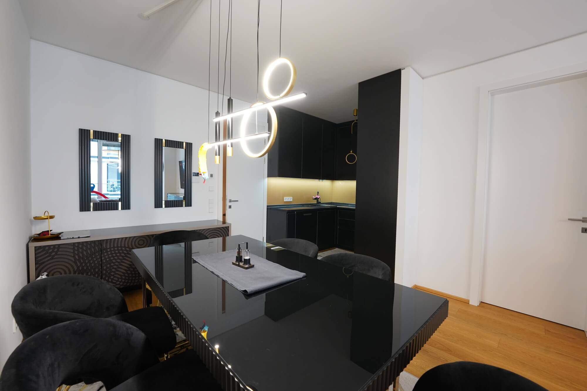 Beautiful flat in quiet courtyard location - near the popular Rochusmarket