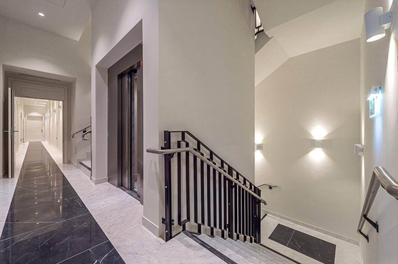 Modern condominium in stylish old building in prime city centre location