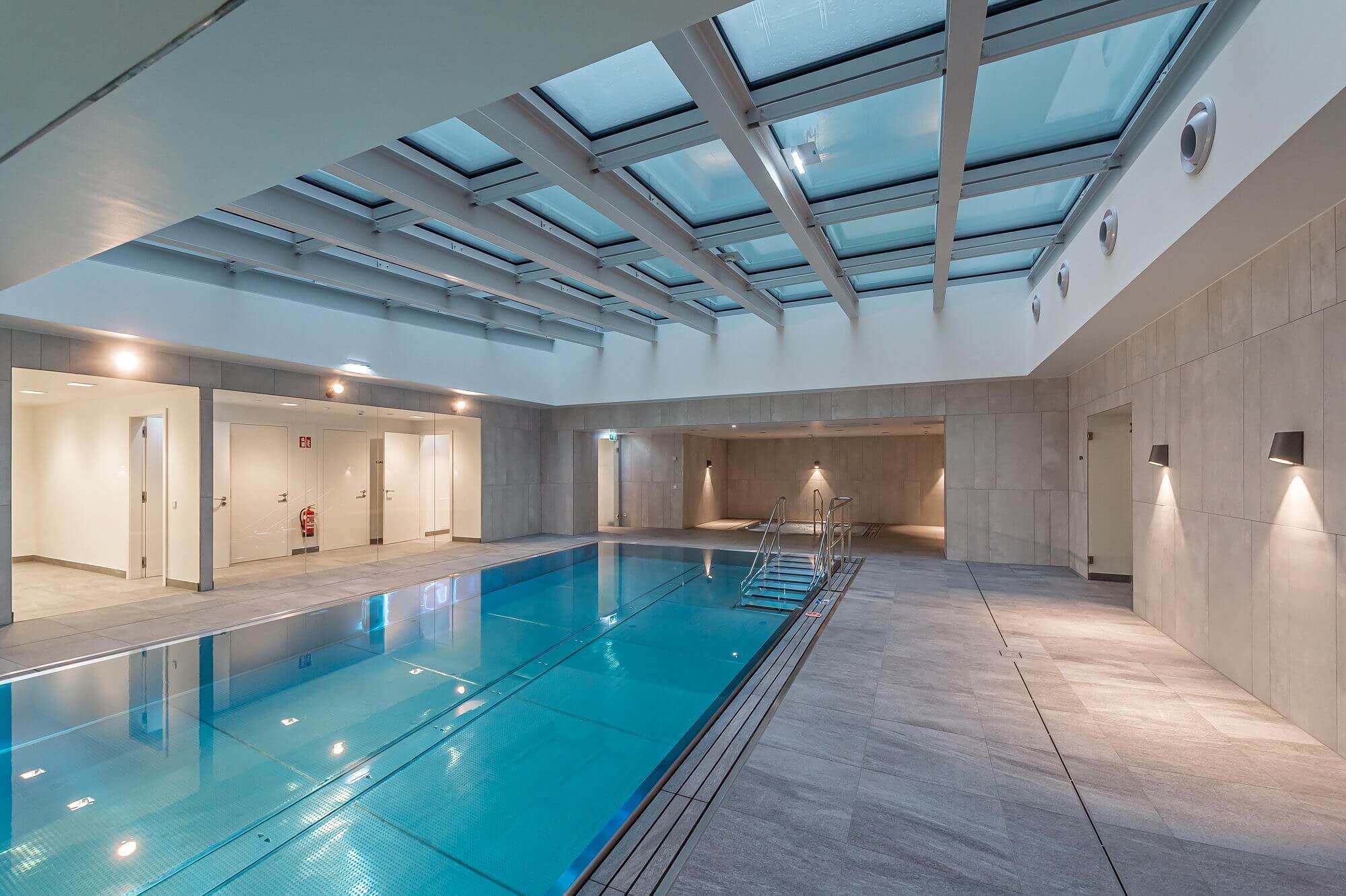 Modern condominium in stylish old building in prime city centre location