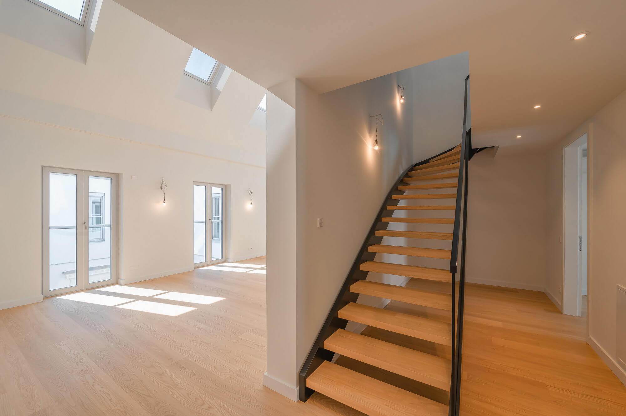 Modern condominium in stylish old building in prime city centre location