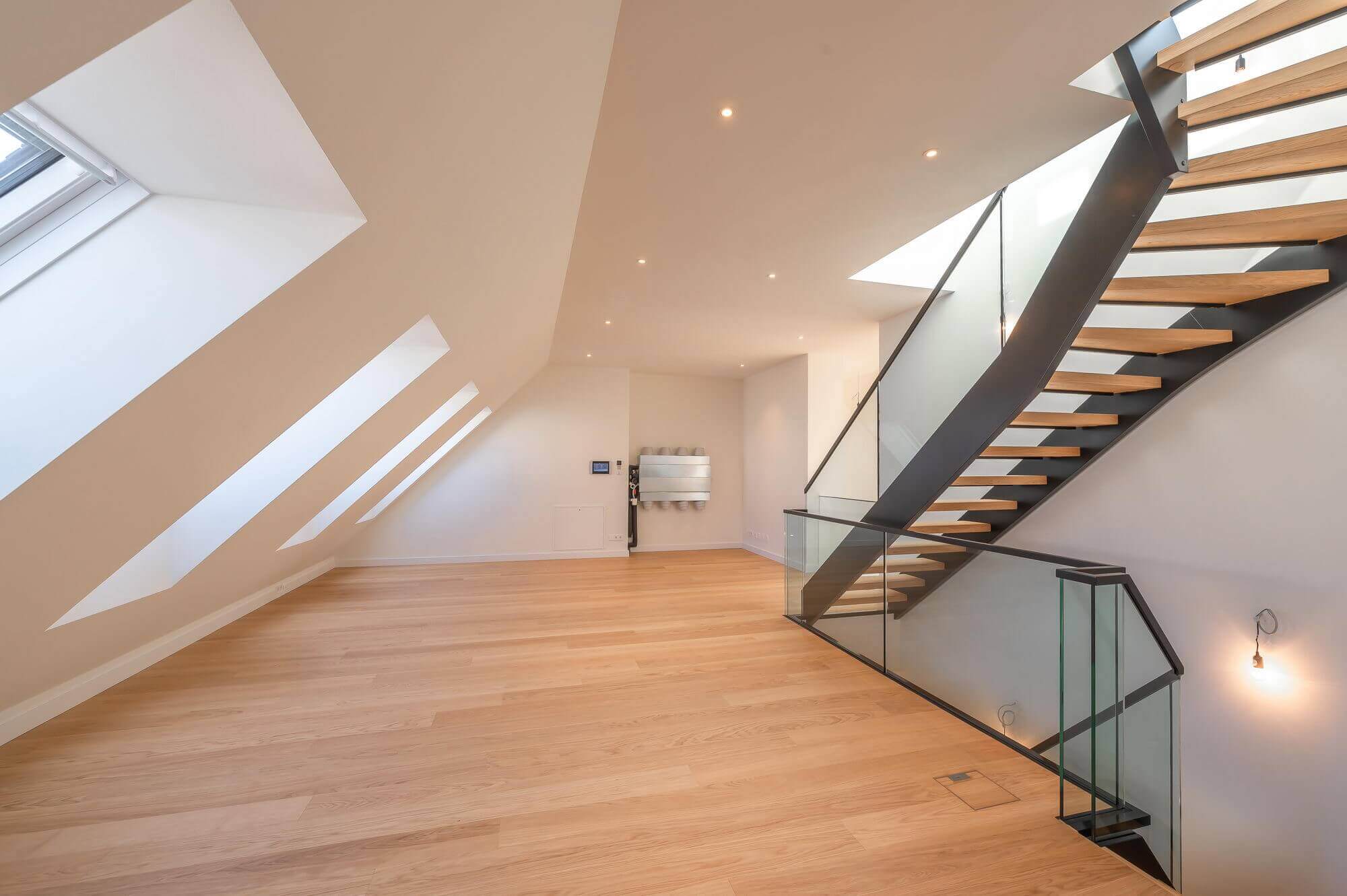 Modern condominium in stylish old building in prime city centre location