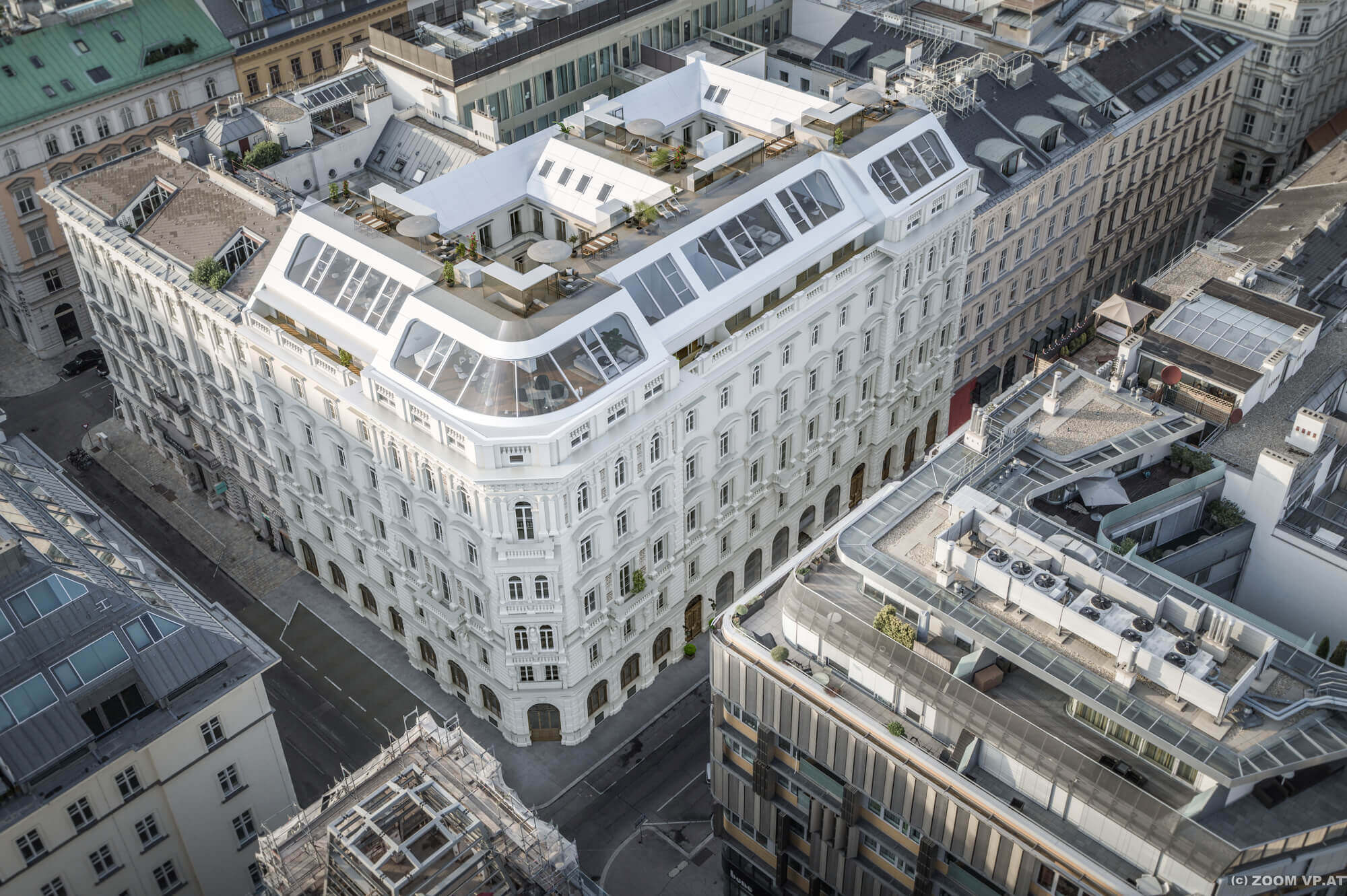 Modern condominium in stylish old building in prime city centre location