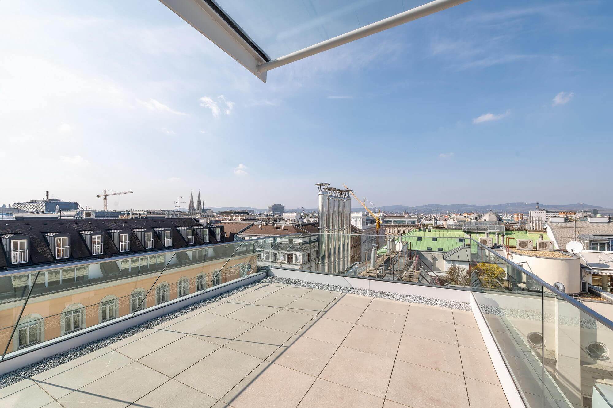Modern condominium in stylish old building in prime city centre location