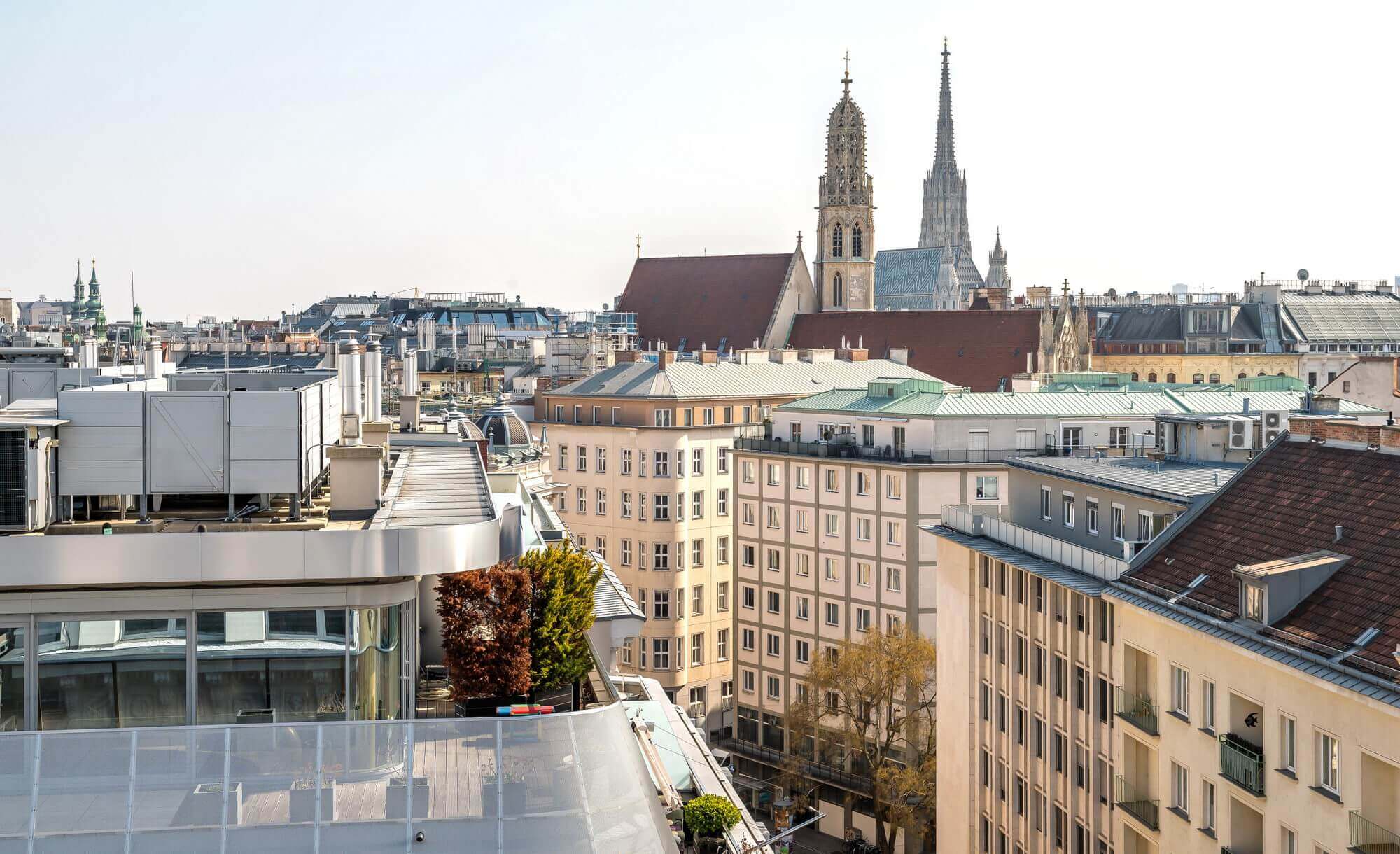Modern condominium in stylish old building in prime city centre location