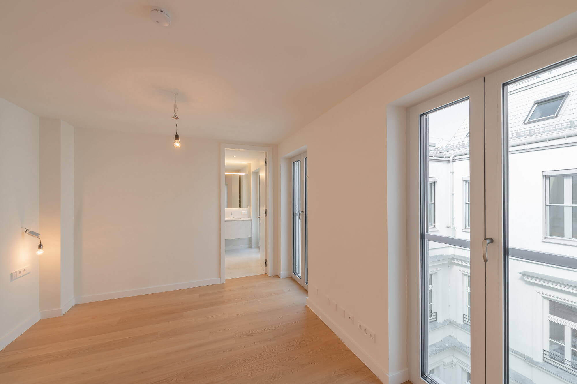 Modern condominium in stylish old building in prime city centre location