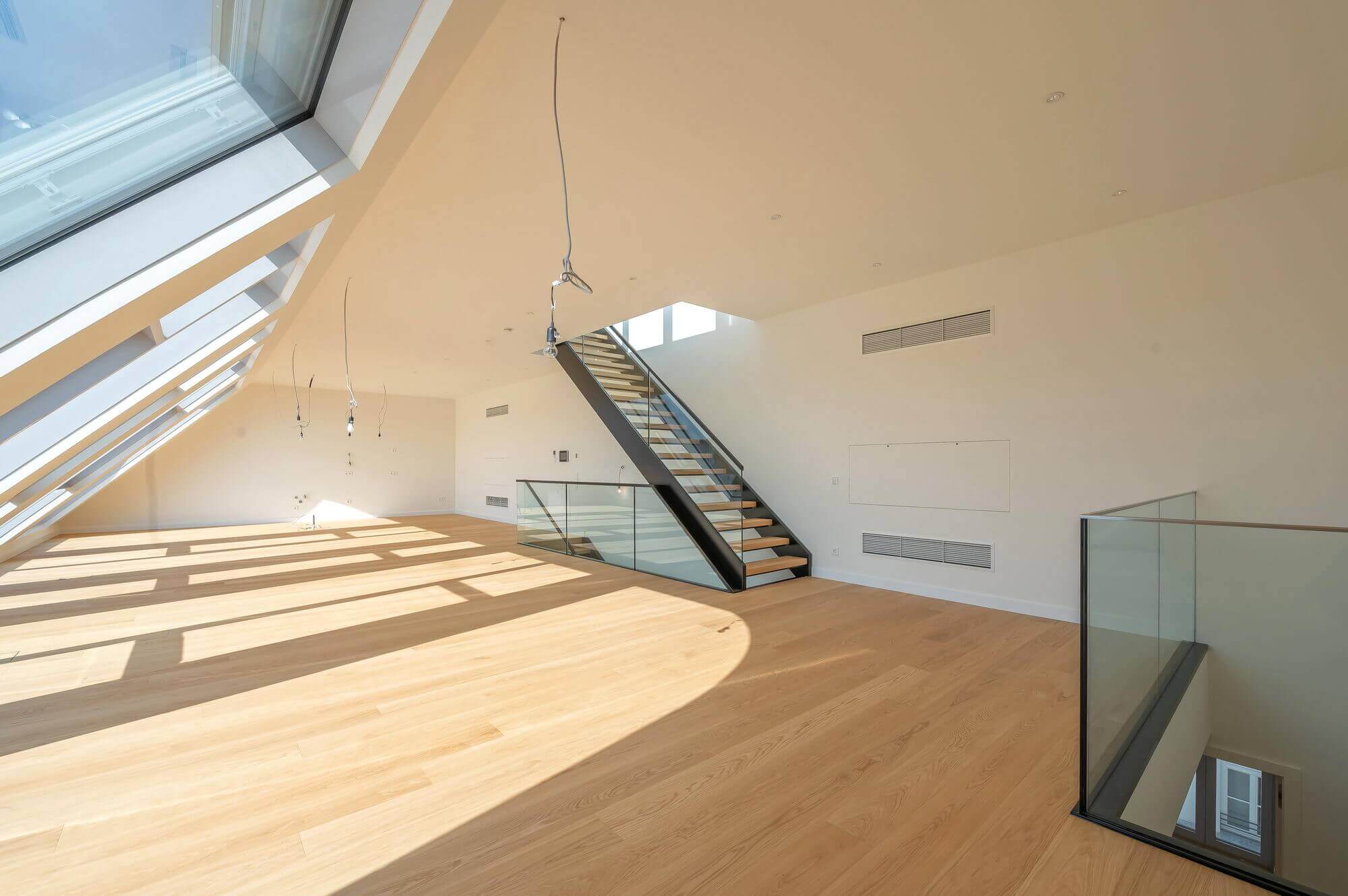 Modern condominium in stylish old building in prime city centre location