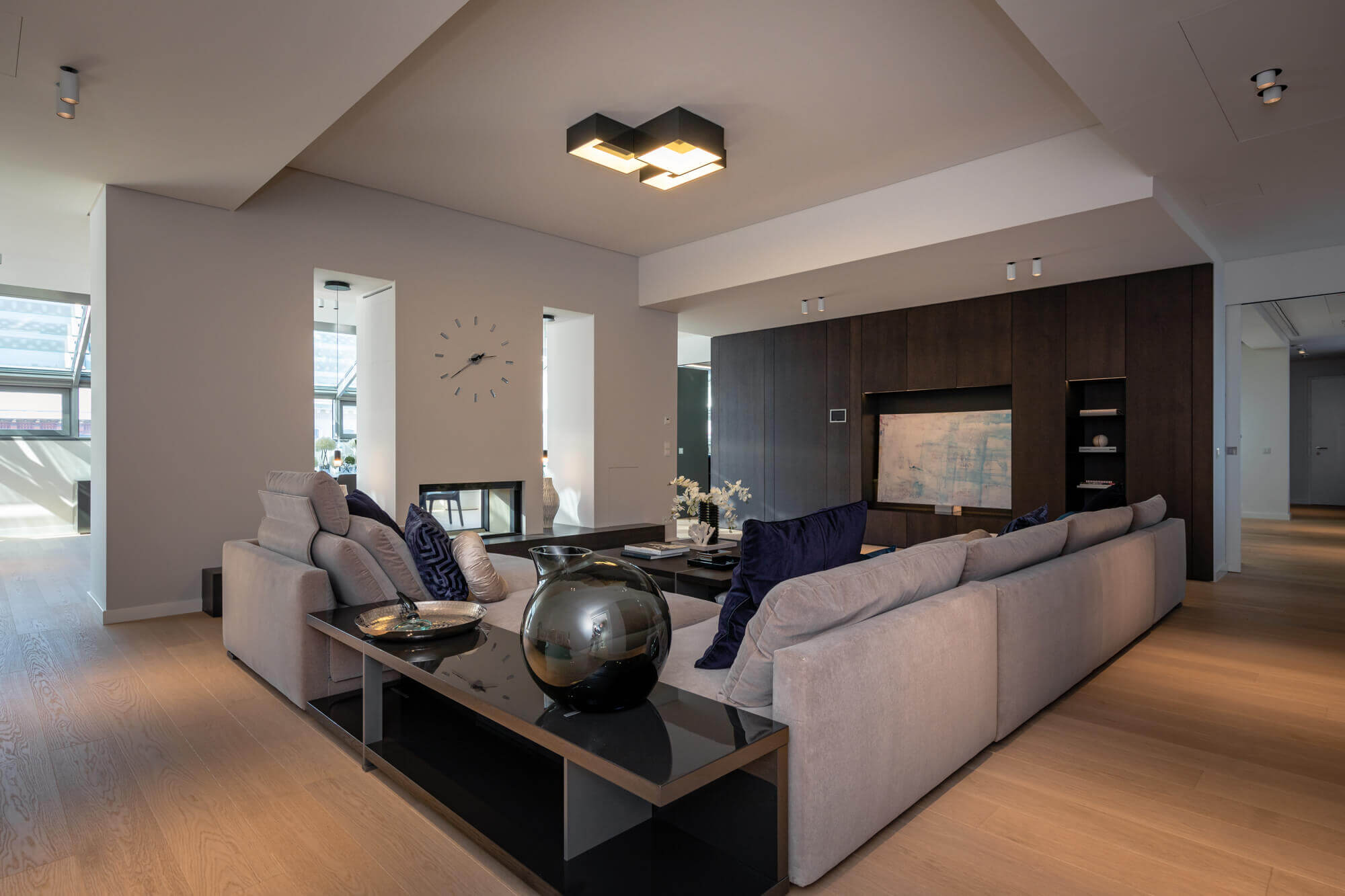 Luxurious Living with Hotel Service