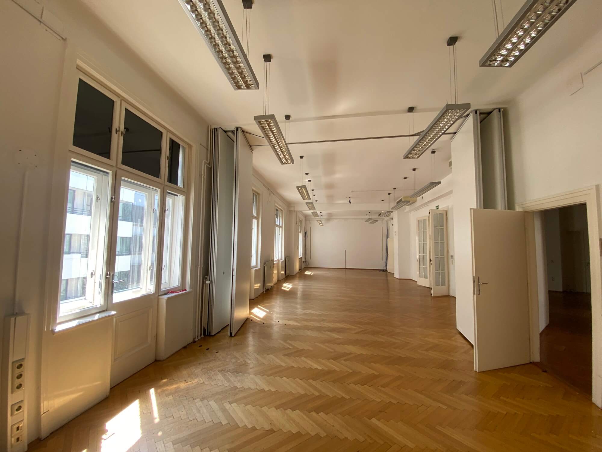 Prestigious office near Schwarzenbergplatz