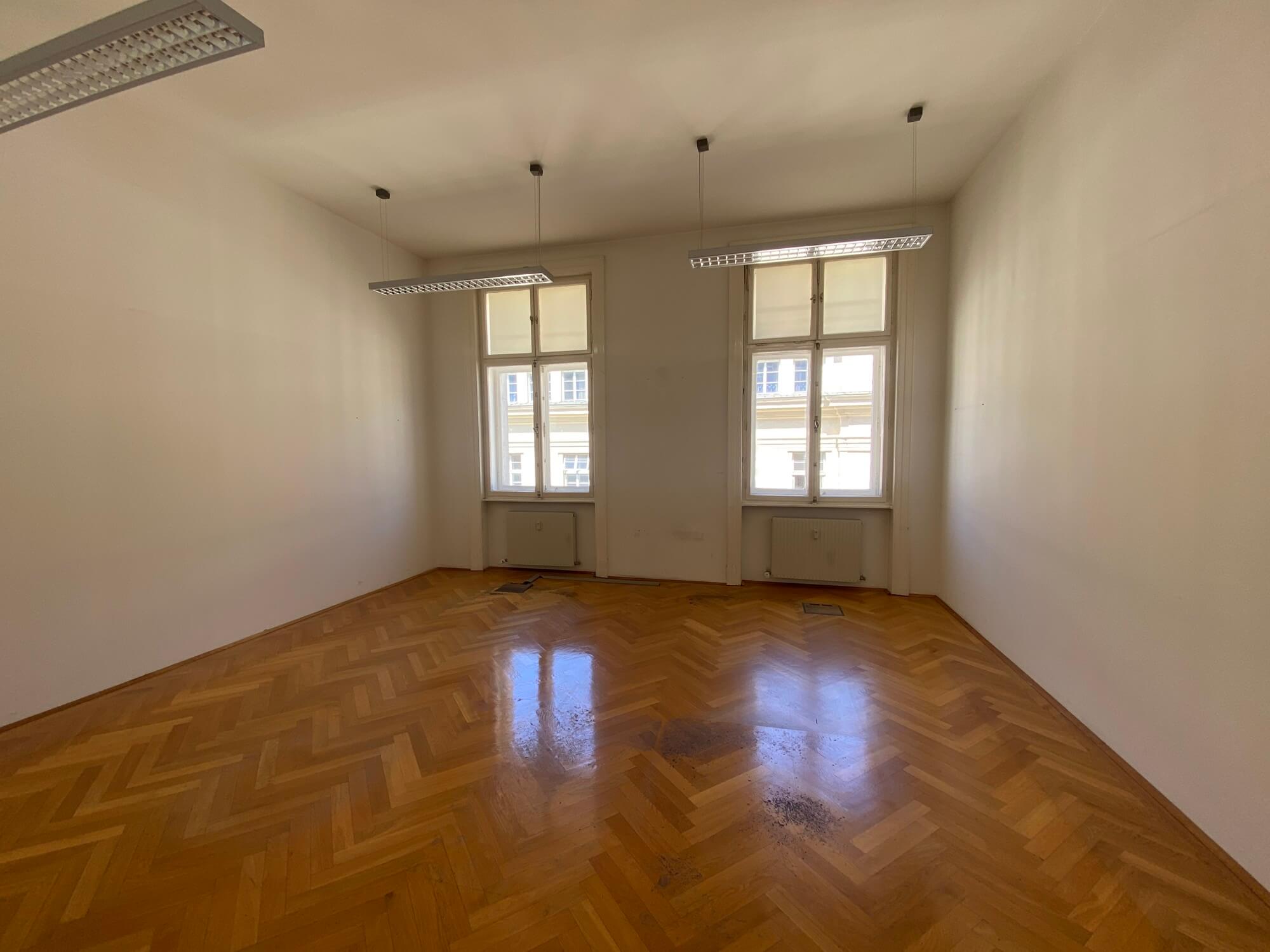 Prestigious office near Schwarzenbergplatz
