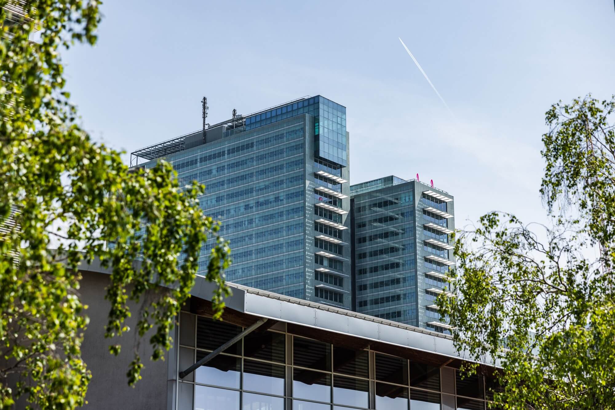 ARES TOWER Moderne Büros mit Weitblick!