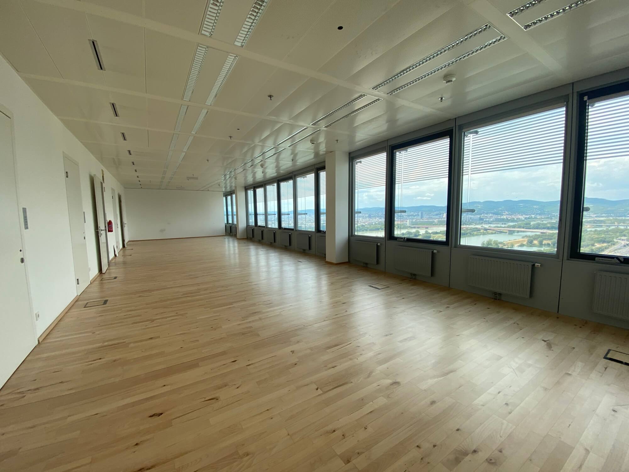 ARES TOWER Moderne Büros mit Weitblick!