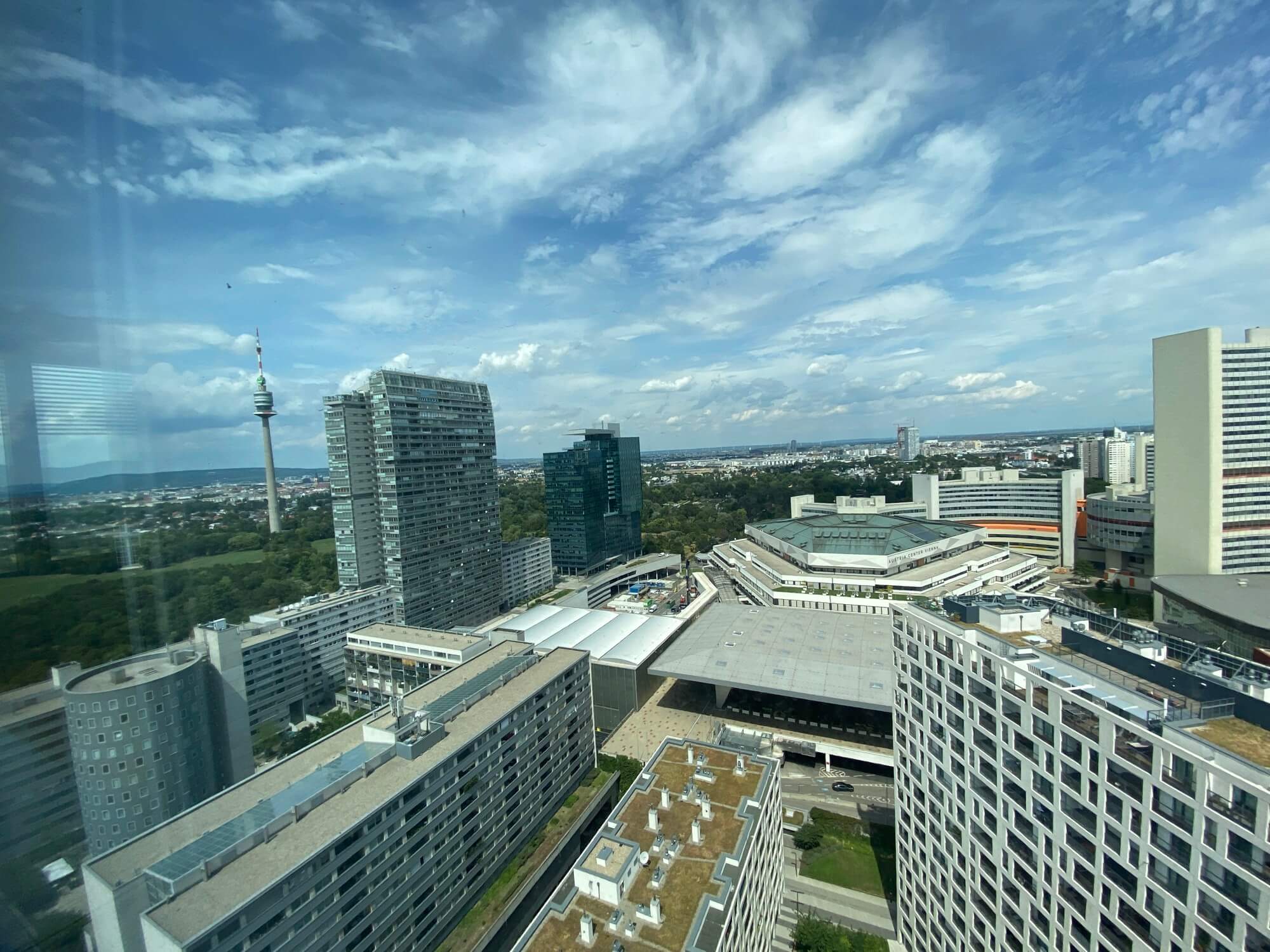 ARES TOWER Moderne Büros mit Weitblick!