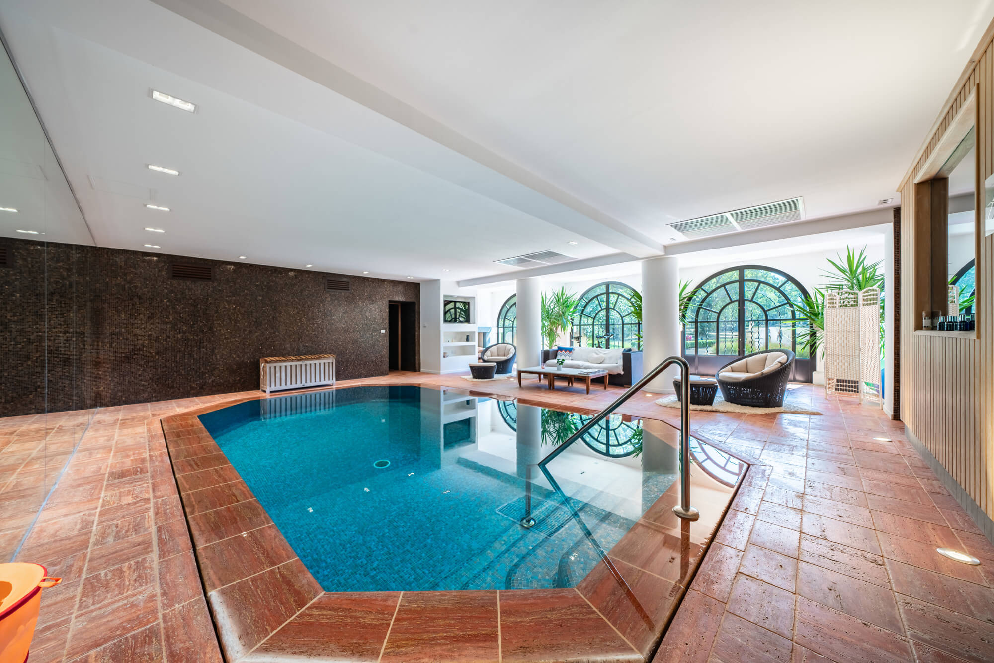 Callian – A charming country estate with a tennis court and helicopter landing pad