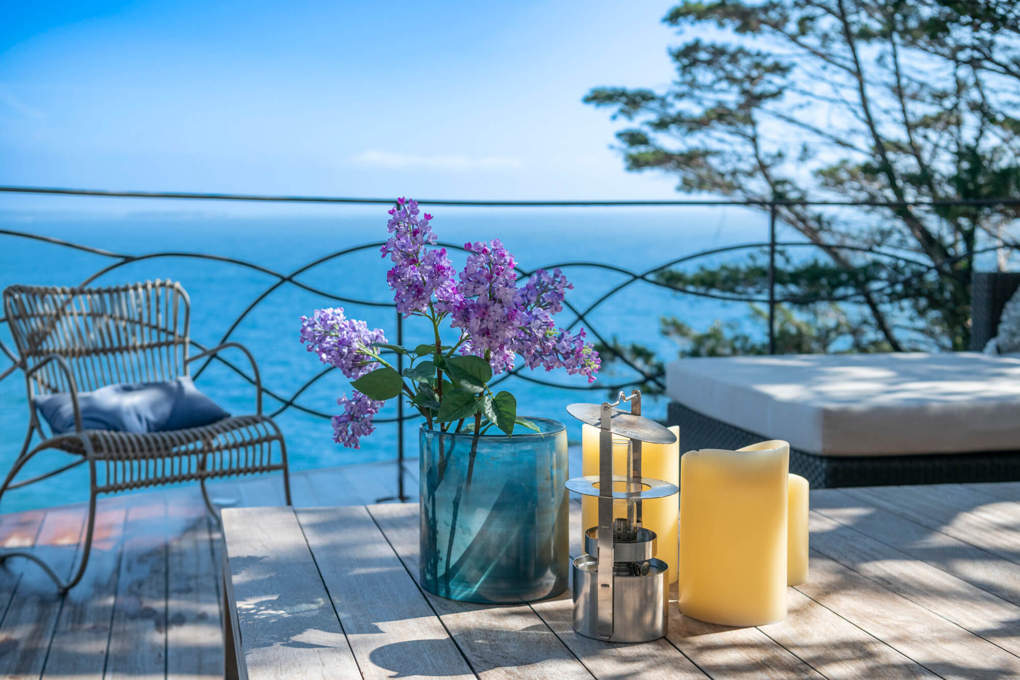 Theoule-Sur-Mer – A stunning Provençal villa directly on the waterfront with a guest house