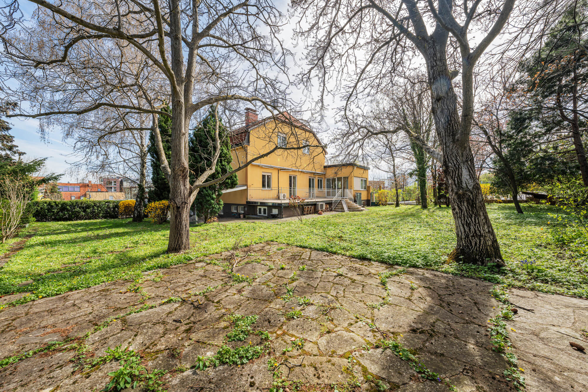 Villa with great potential