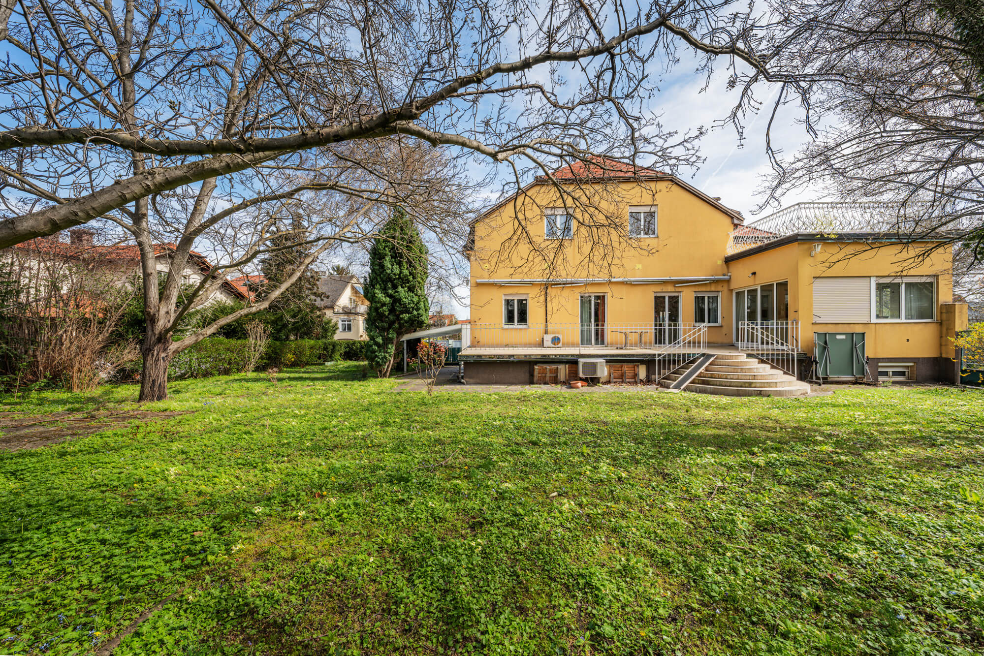 Villa with great potential