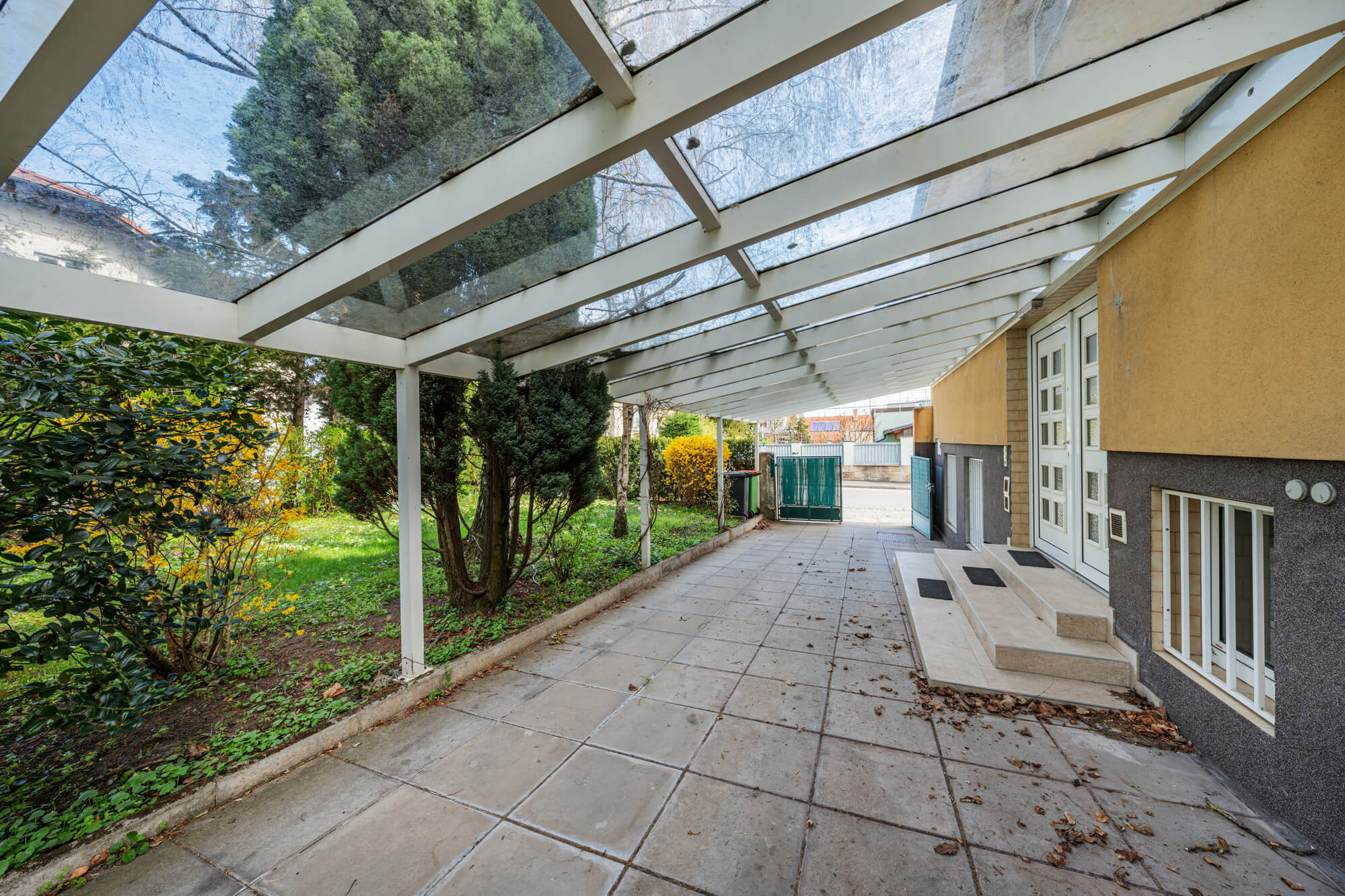 Villa with great potential