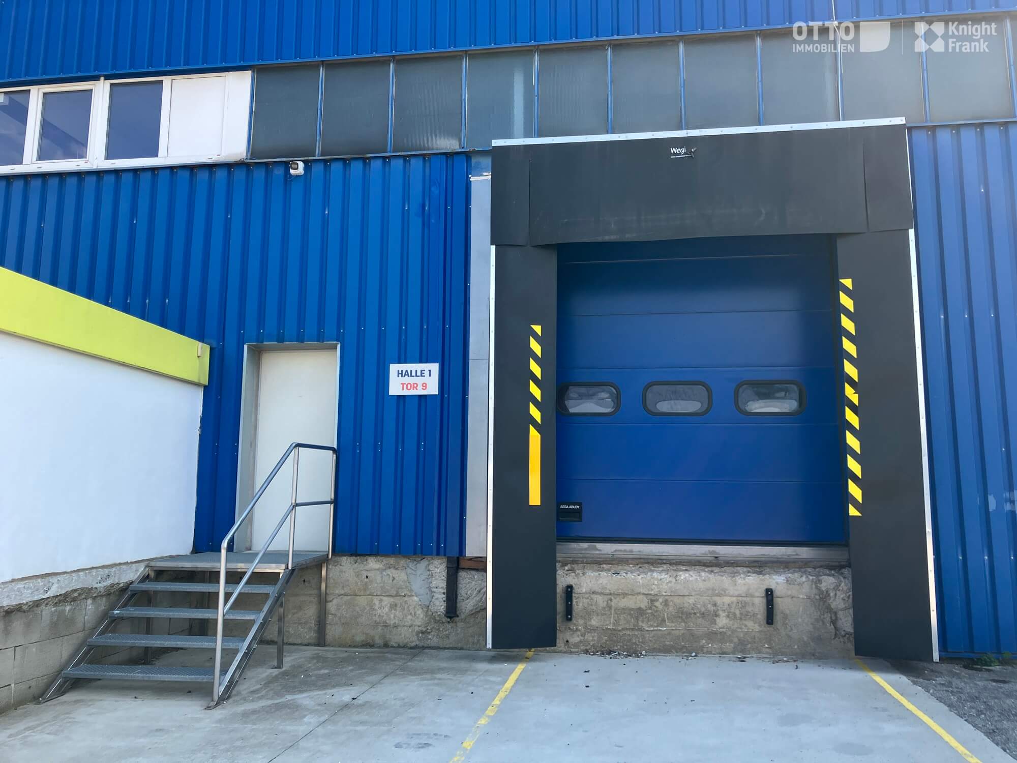 Modern high-bay warehouse