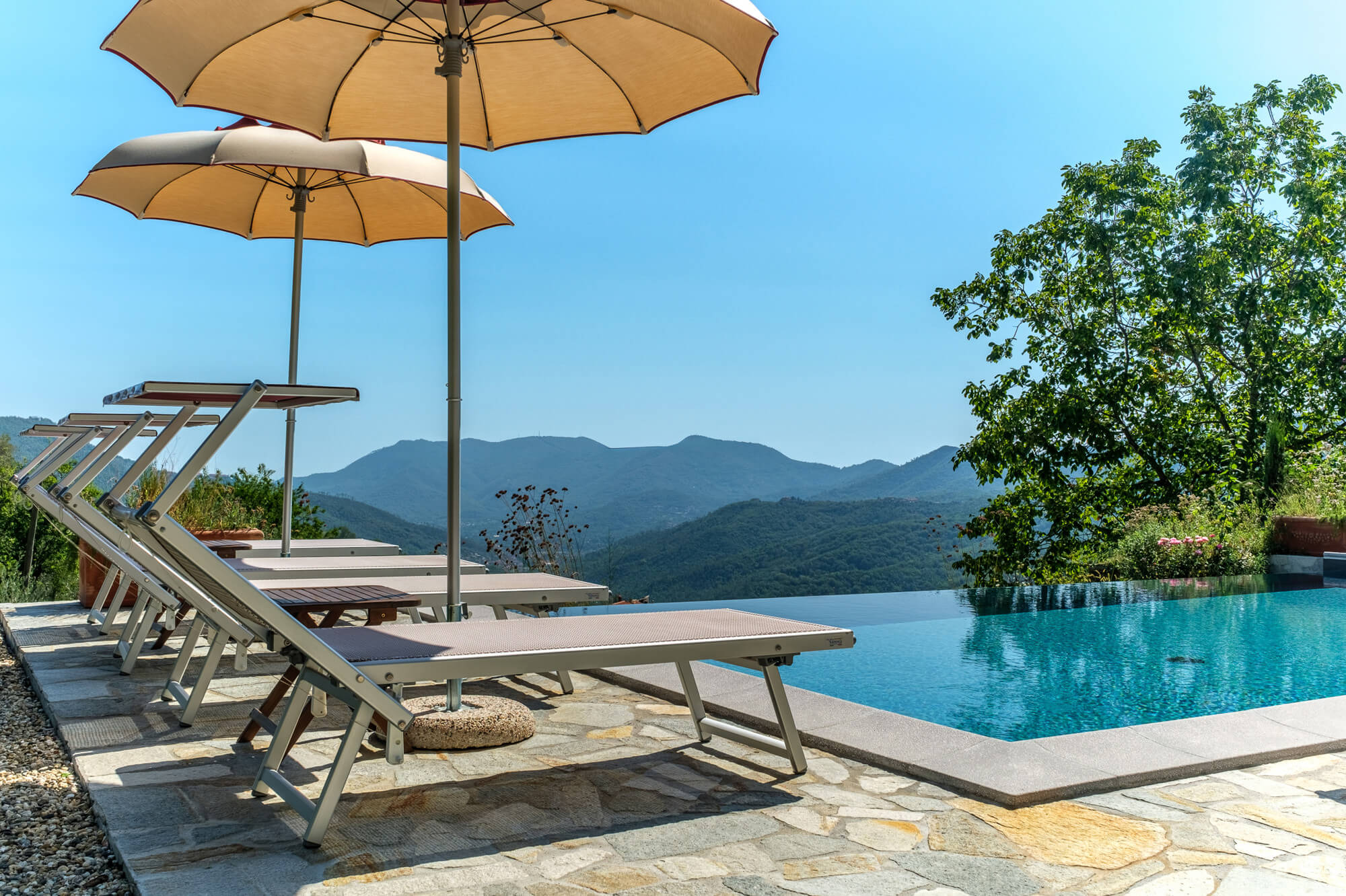 Villa Barca: an exclusive villa directly by the sea