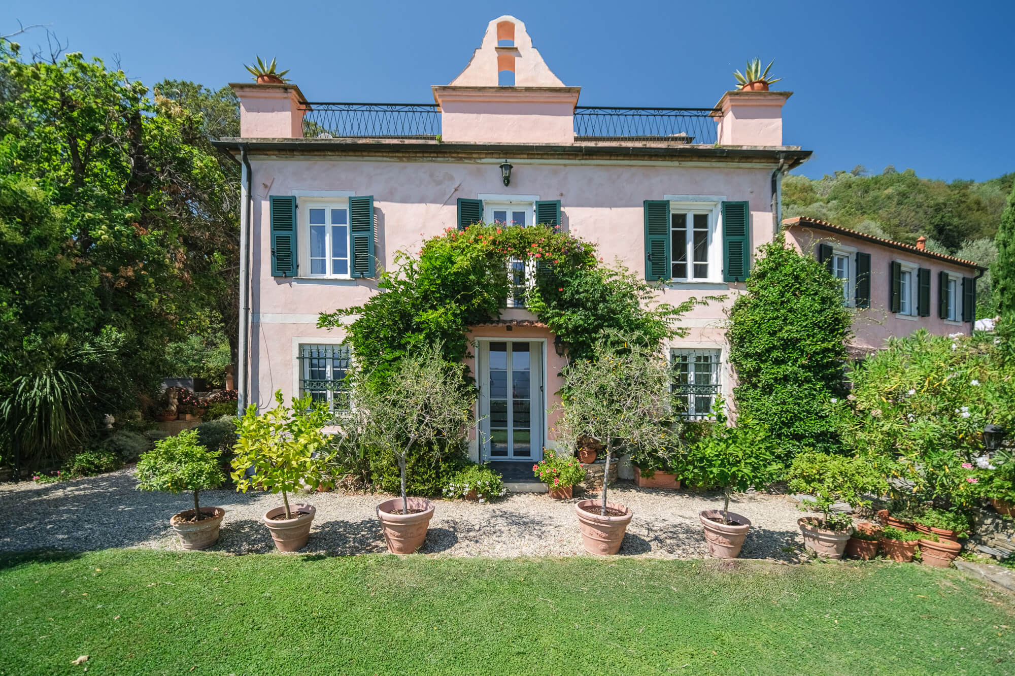 Villa Barca: an exclusive villa directly by the sea