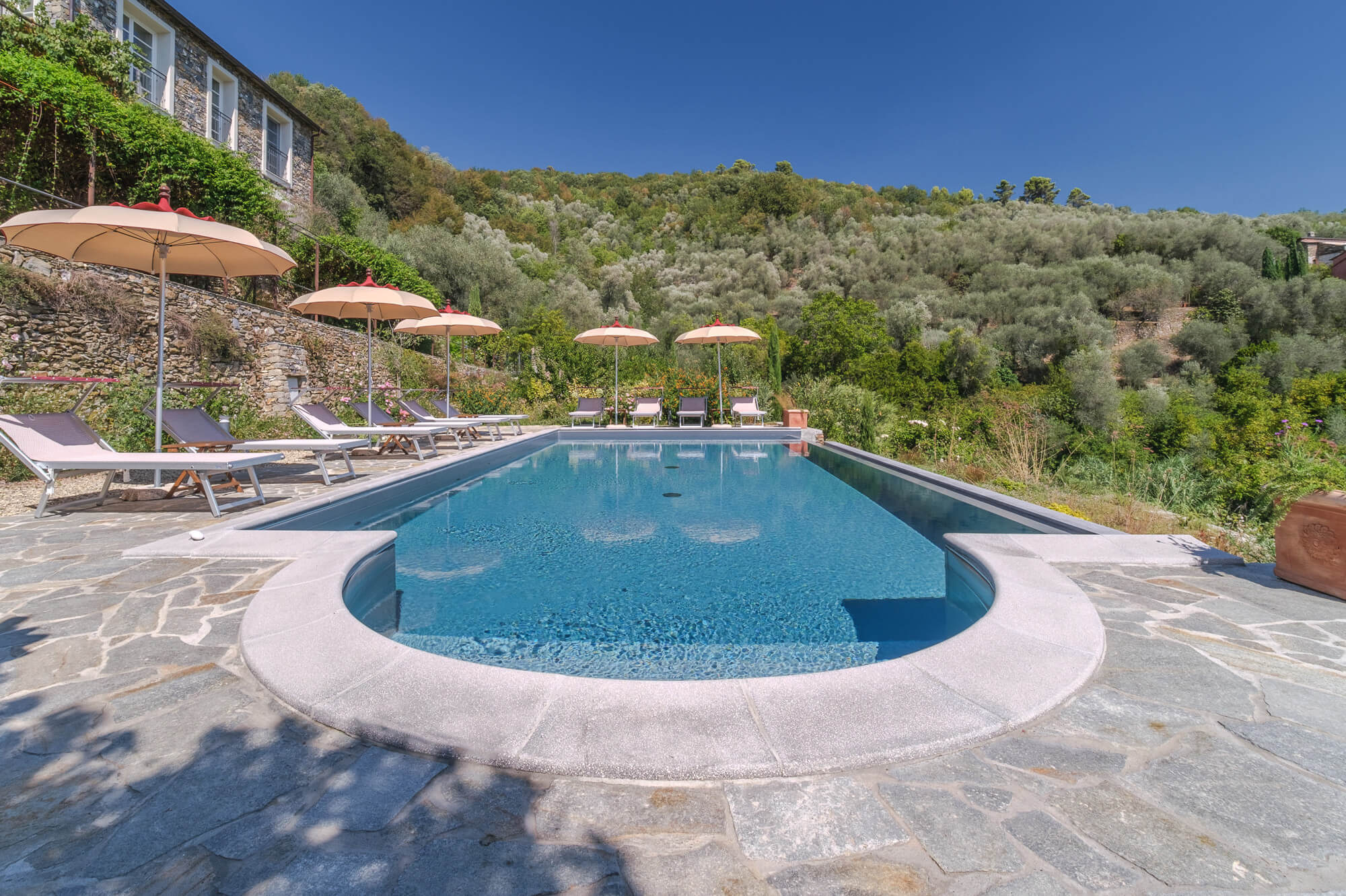 Villa Barca: an exclusive villa directly by the sea