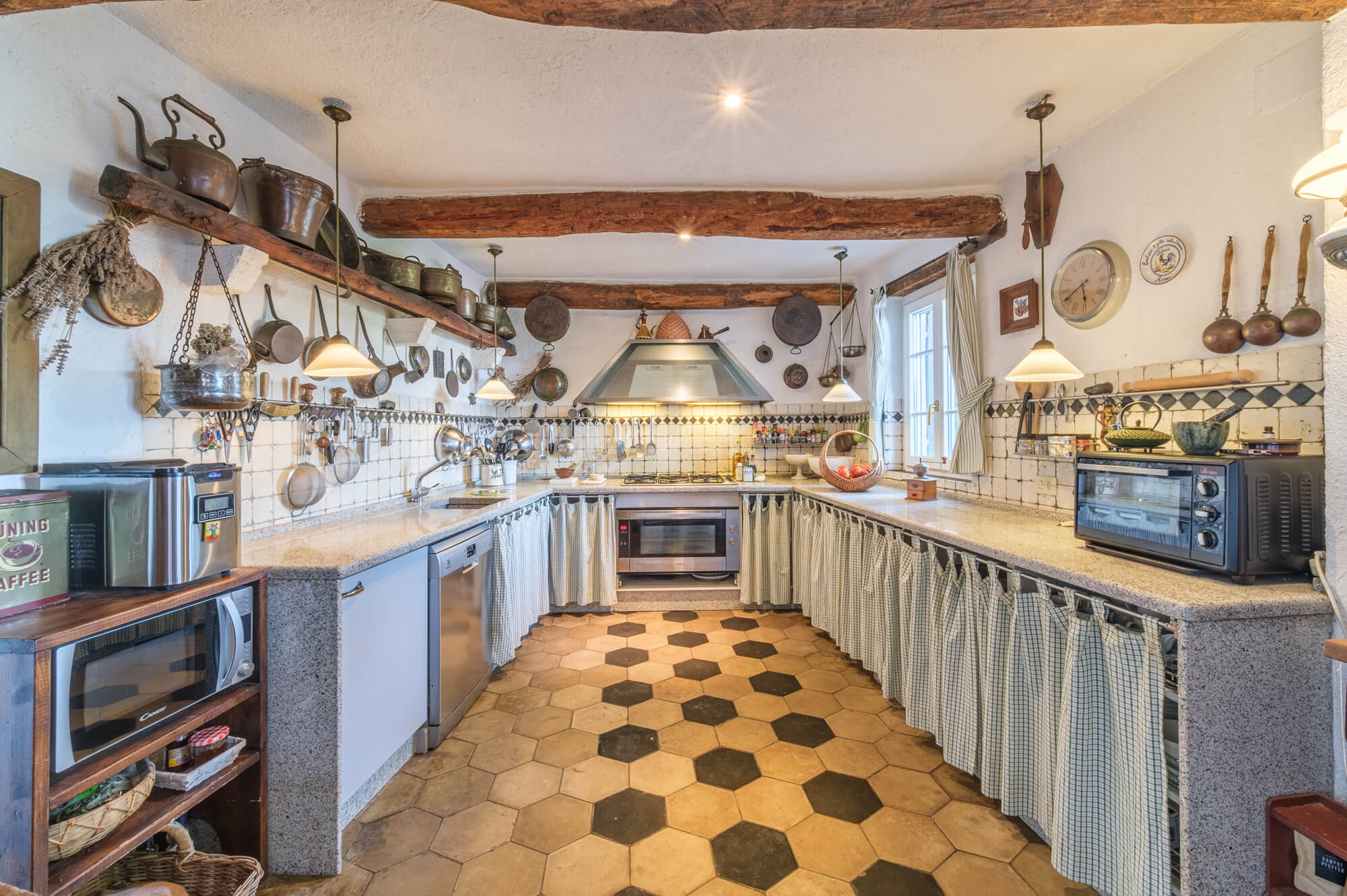 Villa Barca: an exclusive villa directly by the sea