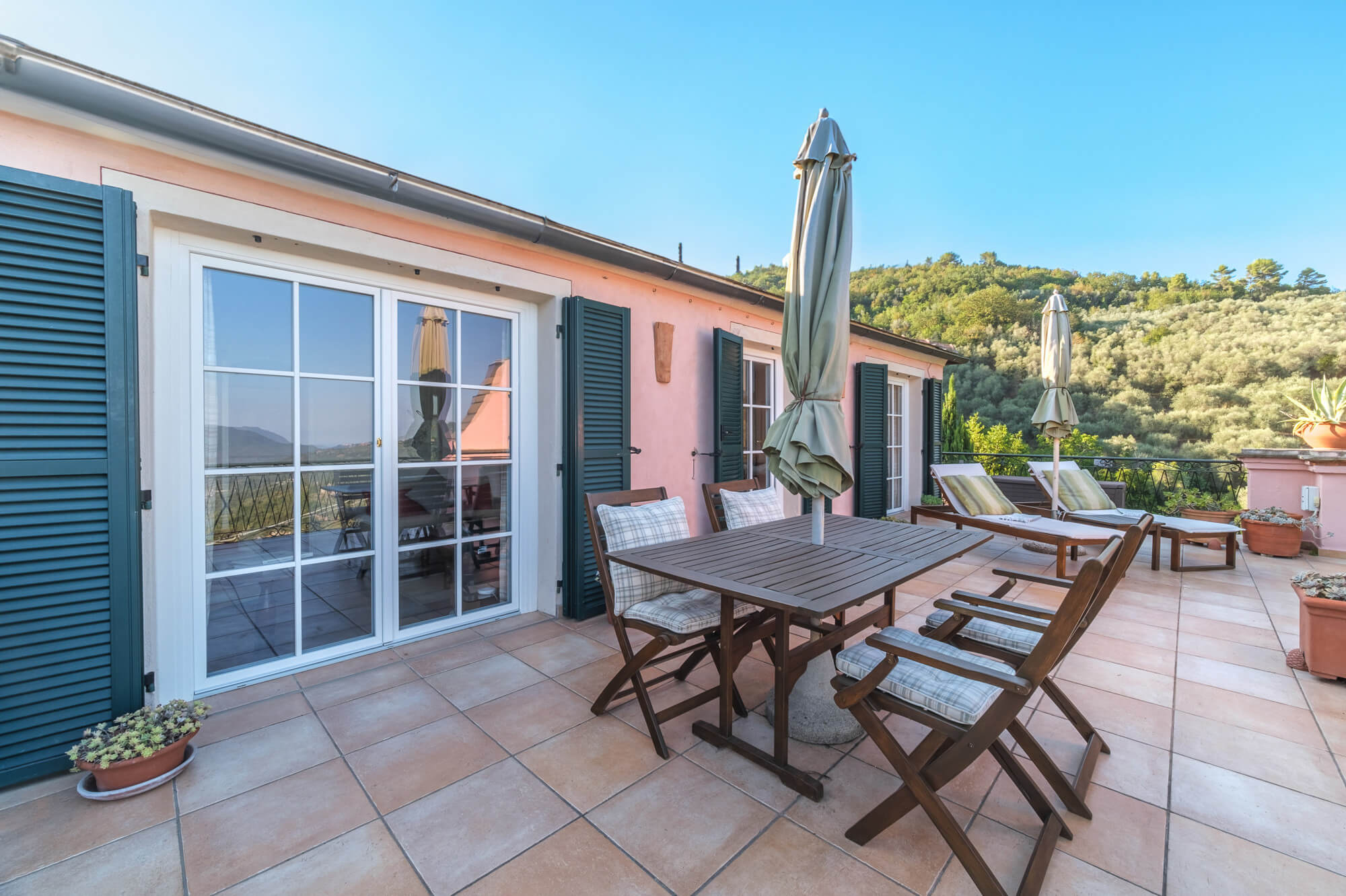 Villa Barca: an exclusive villa directly by the sea