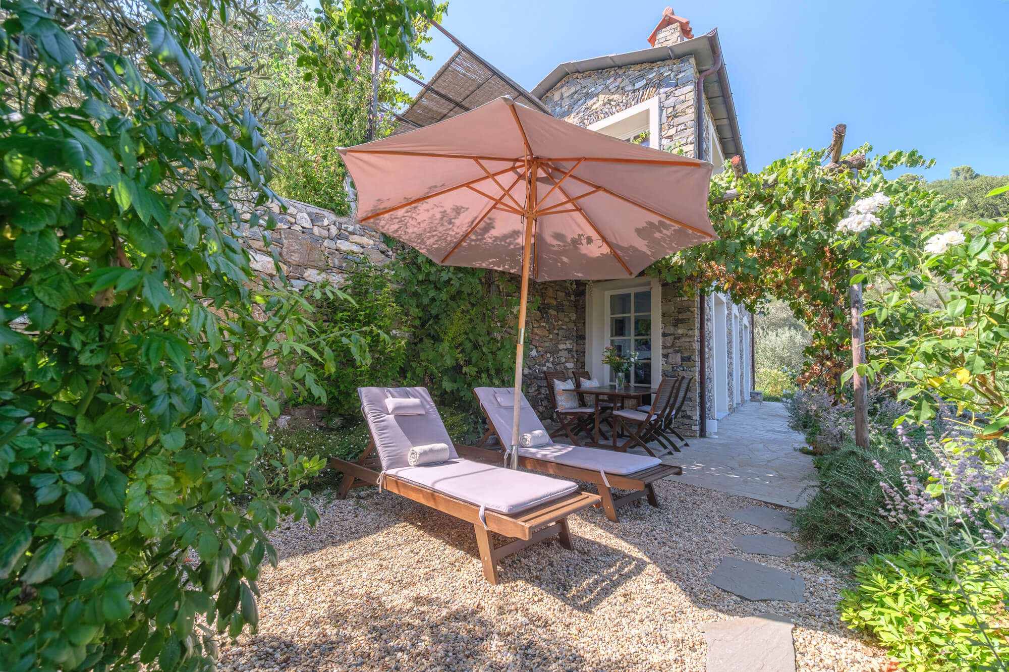 Villa Barca: an exclusive villa directly by the sea