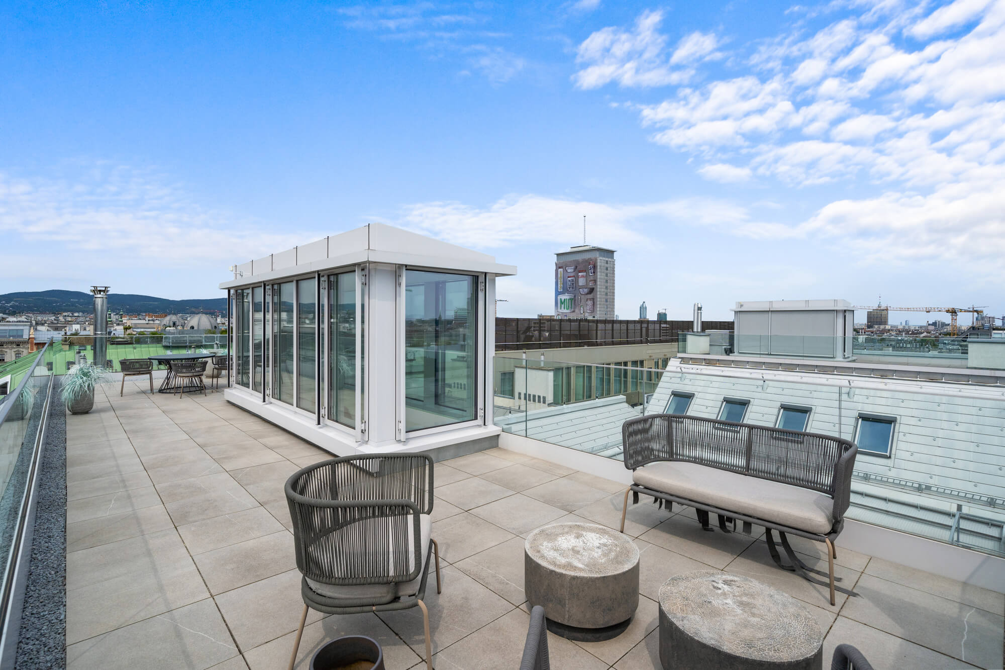 Modern condominium in stylish old building in prime city centre location