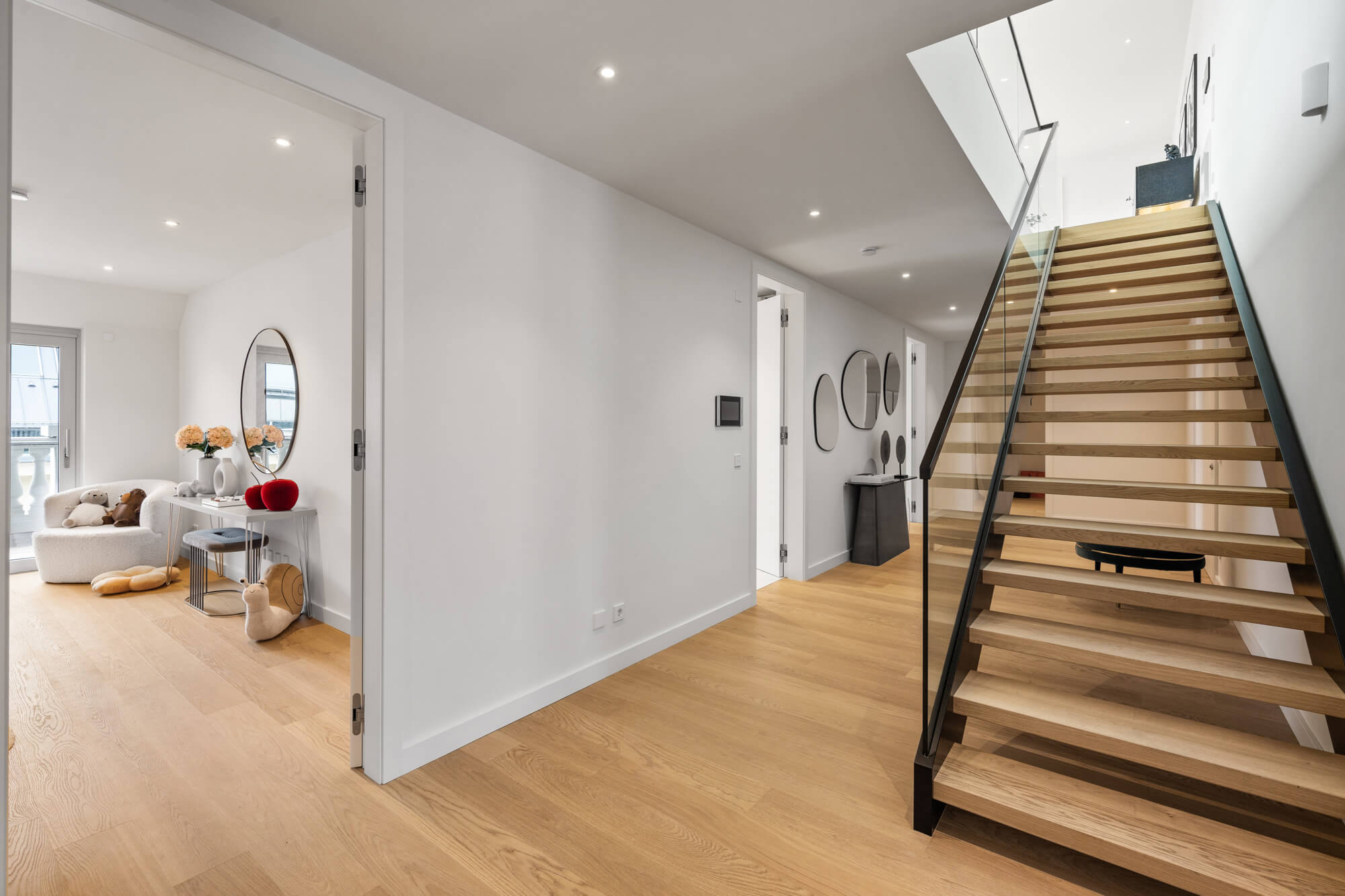 Modern condominium in stylish old building in prime city centre location