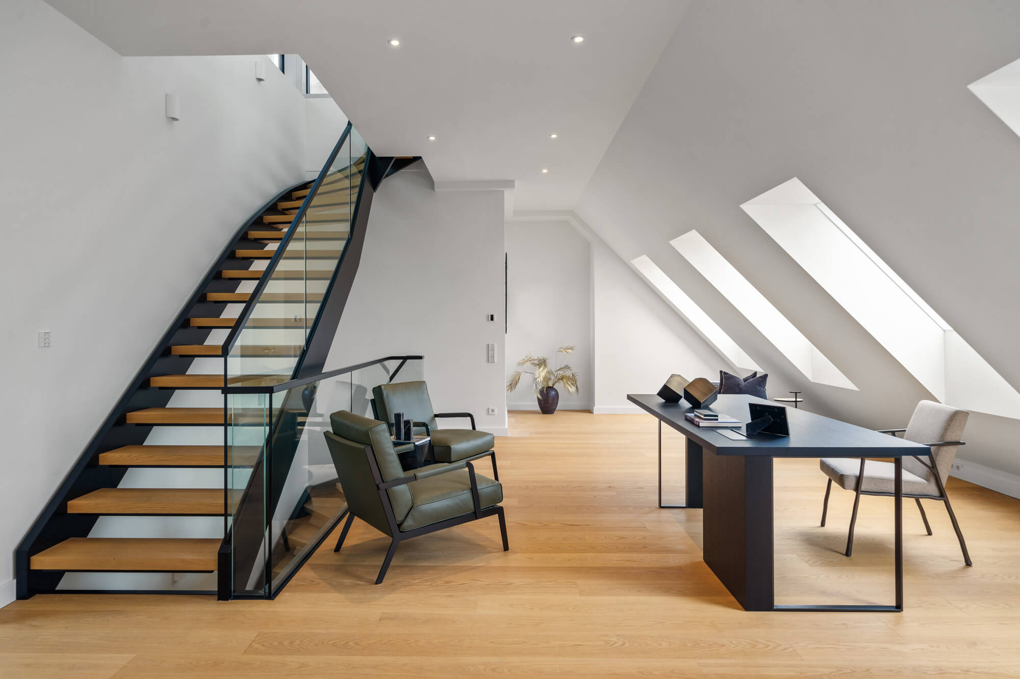 Modern condominium in stylish old building in prime city centre location